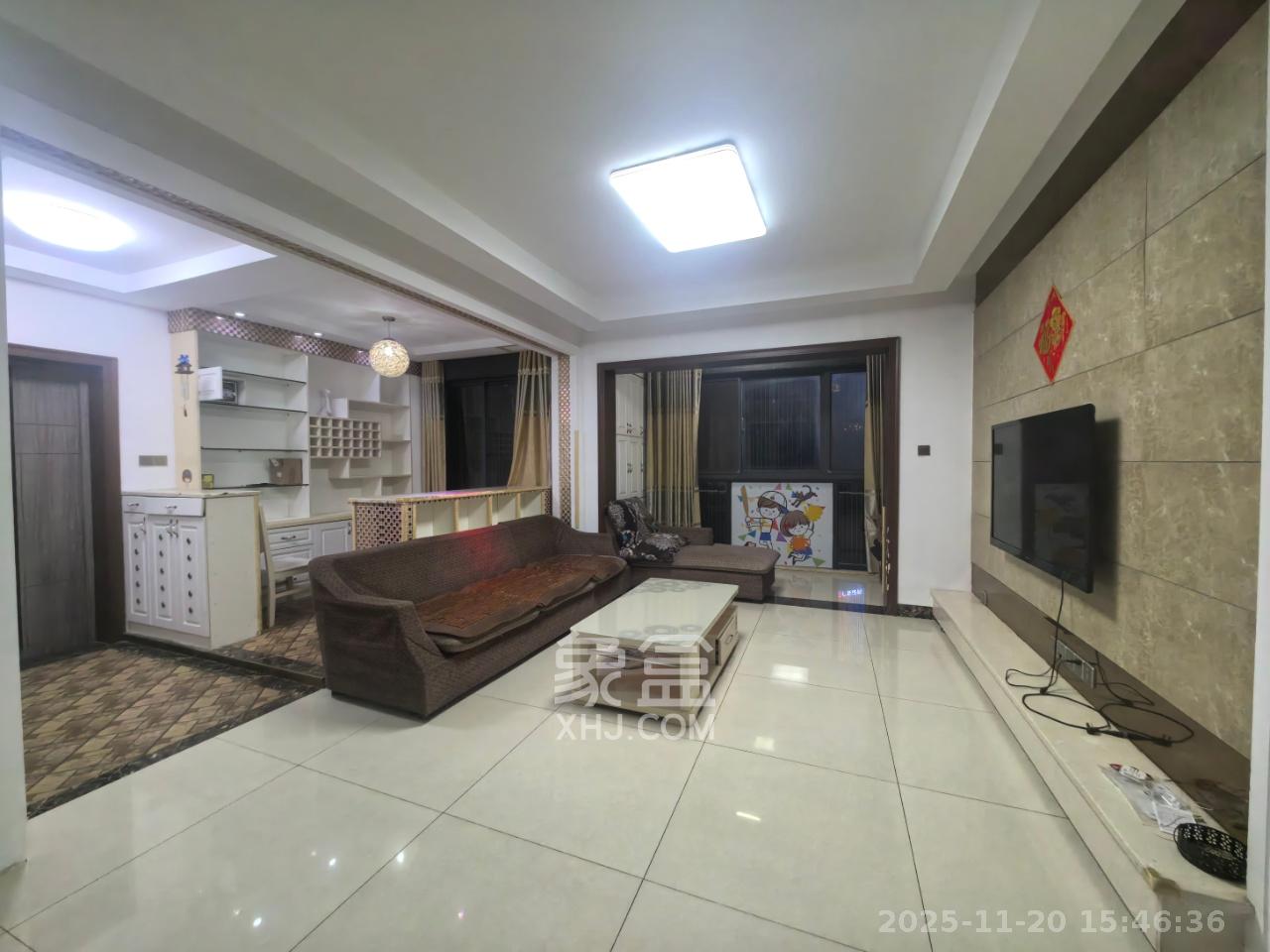 恒基凯旋门一二期  3室2厅2卫    2300.0元/月