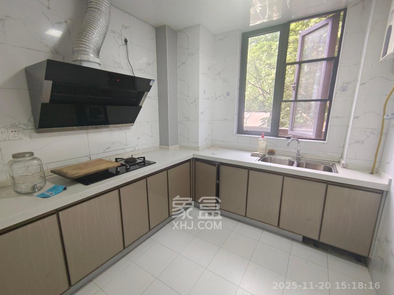 蓝光雍锦阁  3室2厅2卫    2600.0元/月室内图