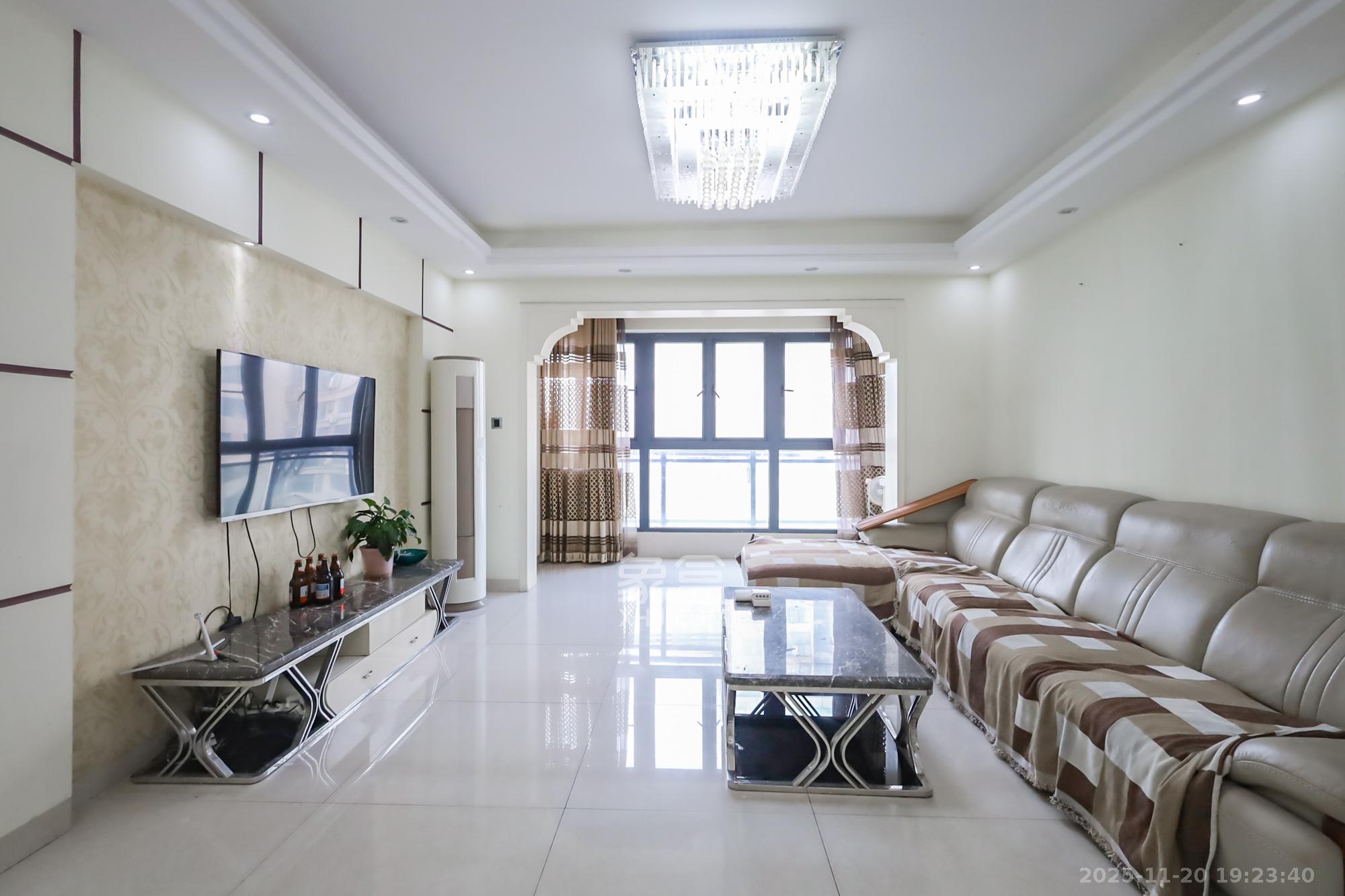 奥克斯广场  3室2厅2卫    100.0万