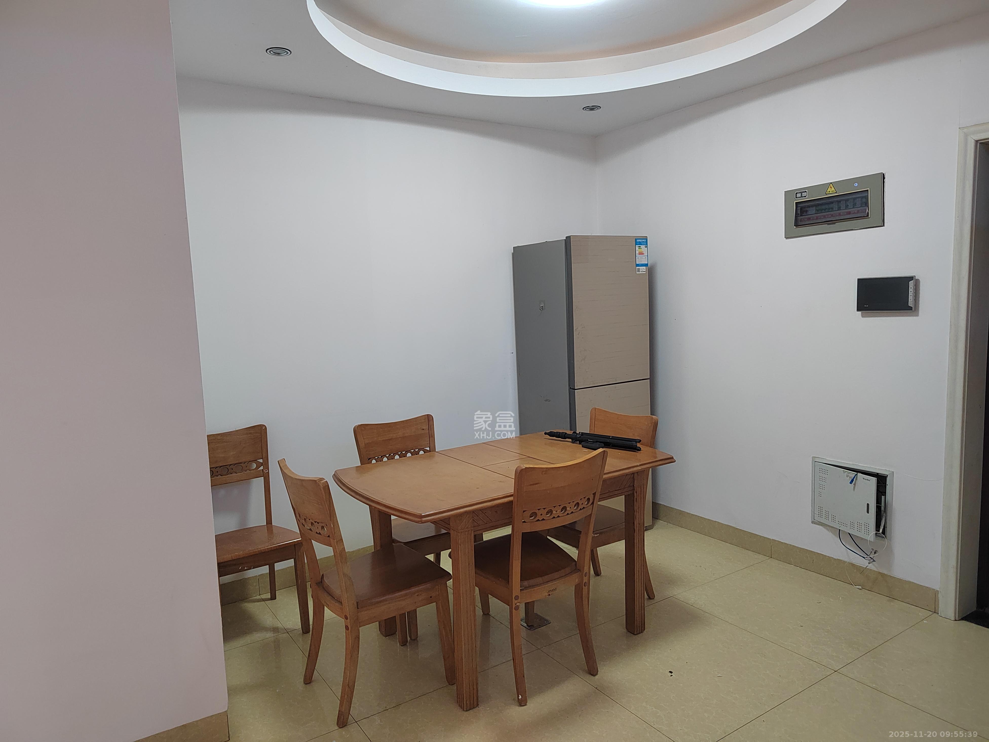 深业睿城  3室2厅1卫    1700.0元/月室内图