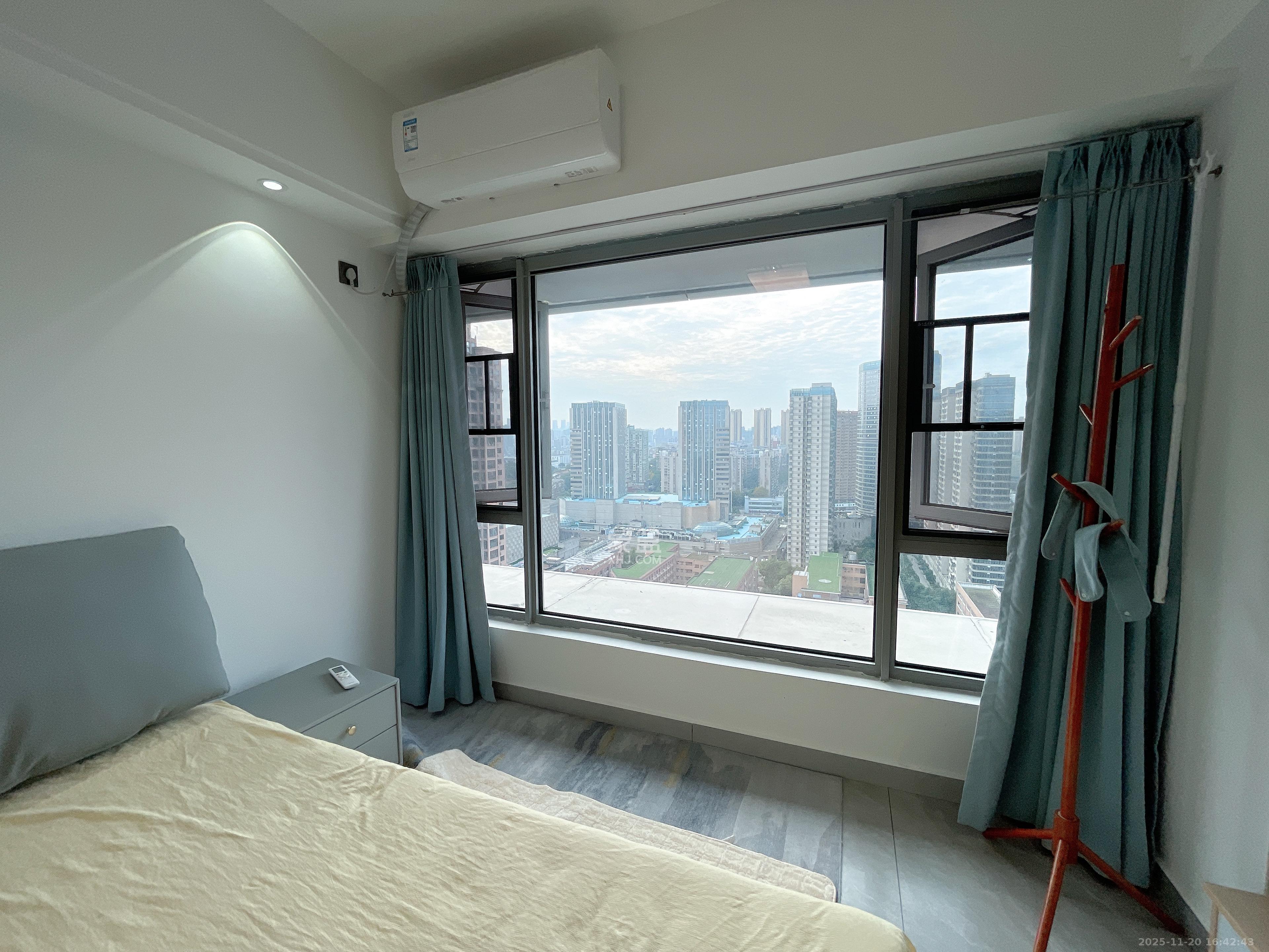 保利天禧EF区  1室1厅1卫    1600.0元/月室内图