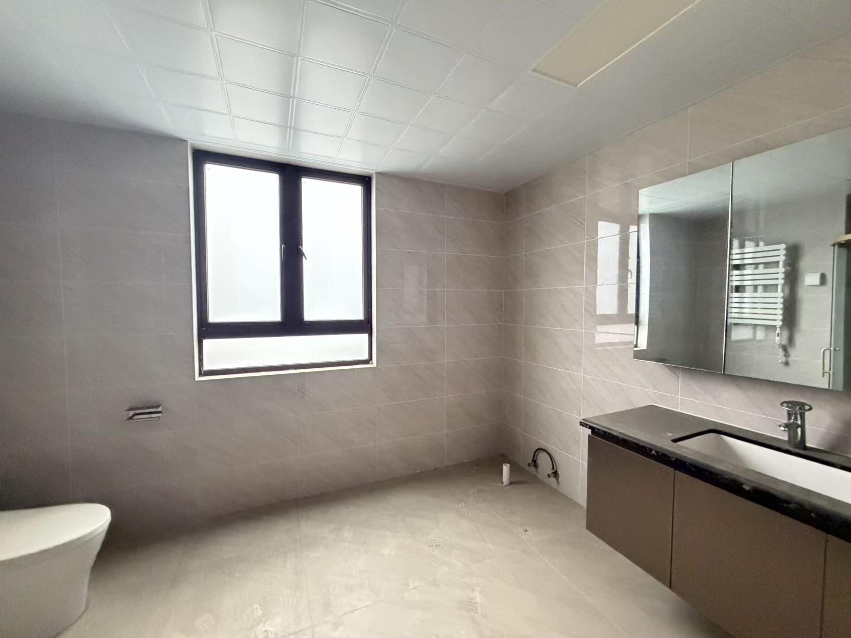 华耀碧桂园十里江湾誉峯 5室2厅3卫 5000.0元/月 华耀碧桂园十里江湾誉峯 5室2厅3卫 5000.0元/月室内图