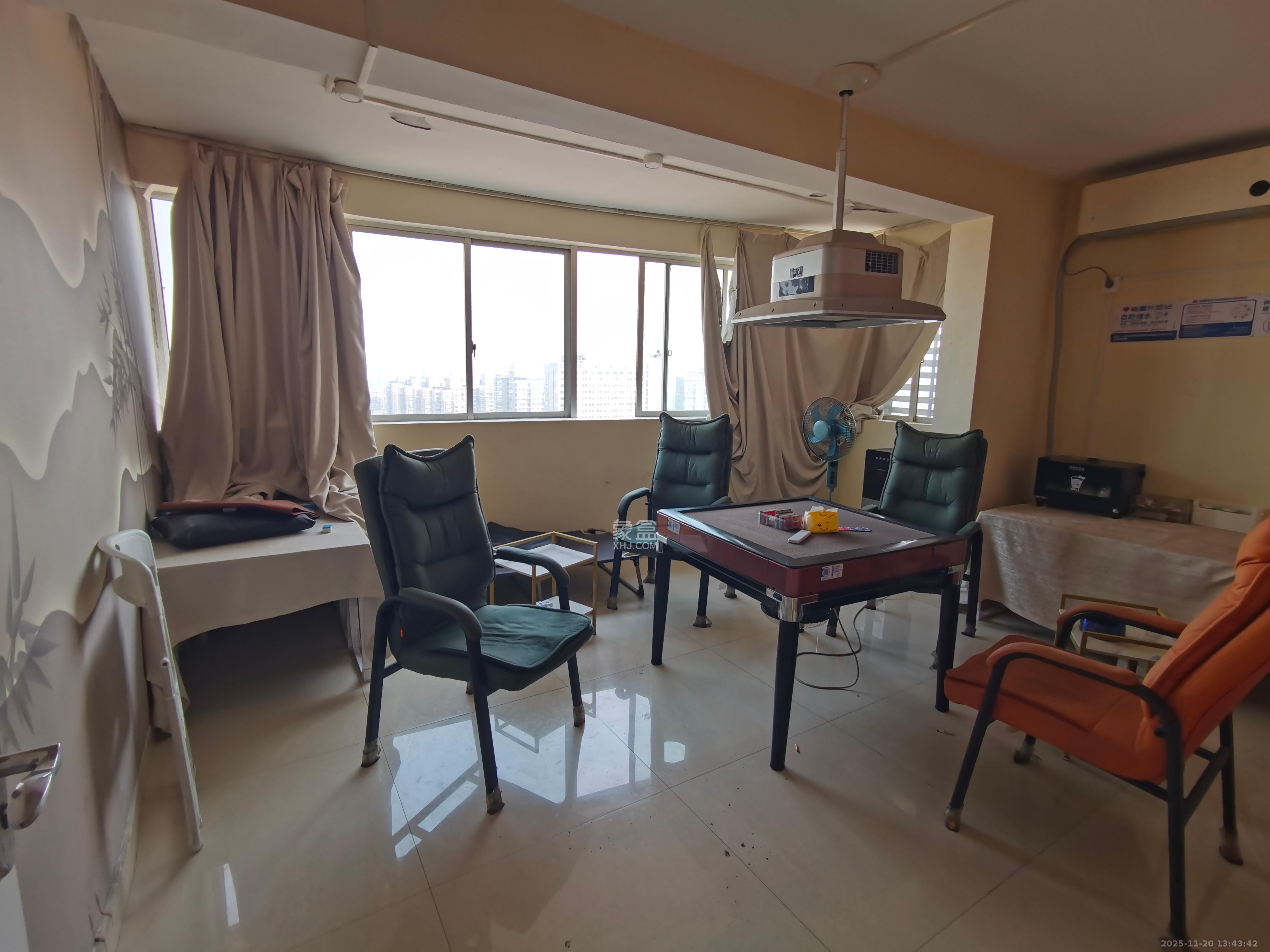 高桥现代商贸城  3室1厅1卫    4000.0元/月