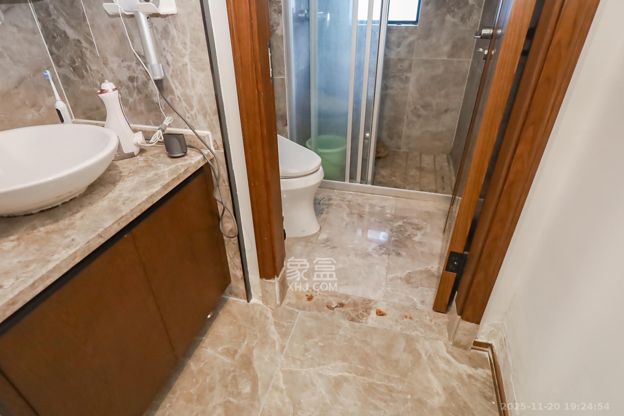 万科里金域国际 4室2厅2卫 396.0万 万科里金域国际 4室2厅2卫 396.0万卫生间