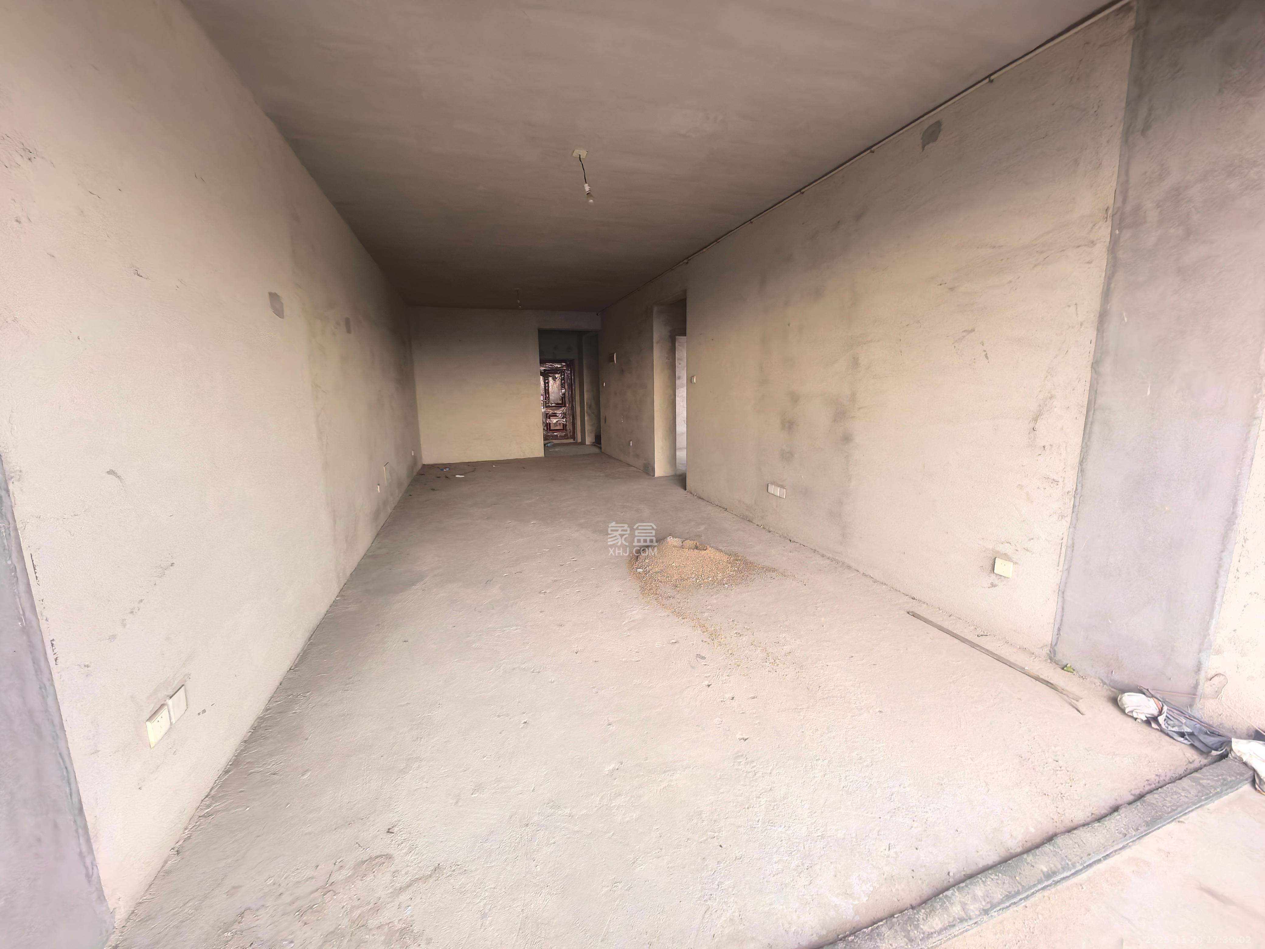 华雅花园  3室1厅1卫    38.8万客厅