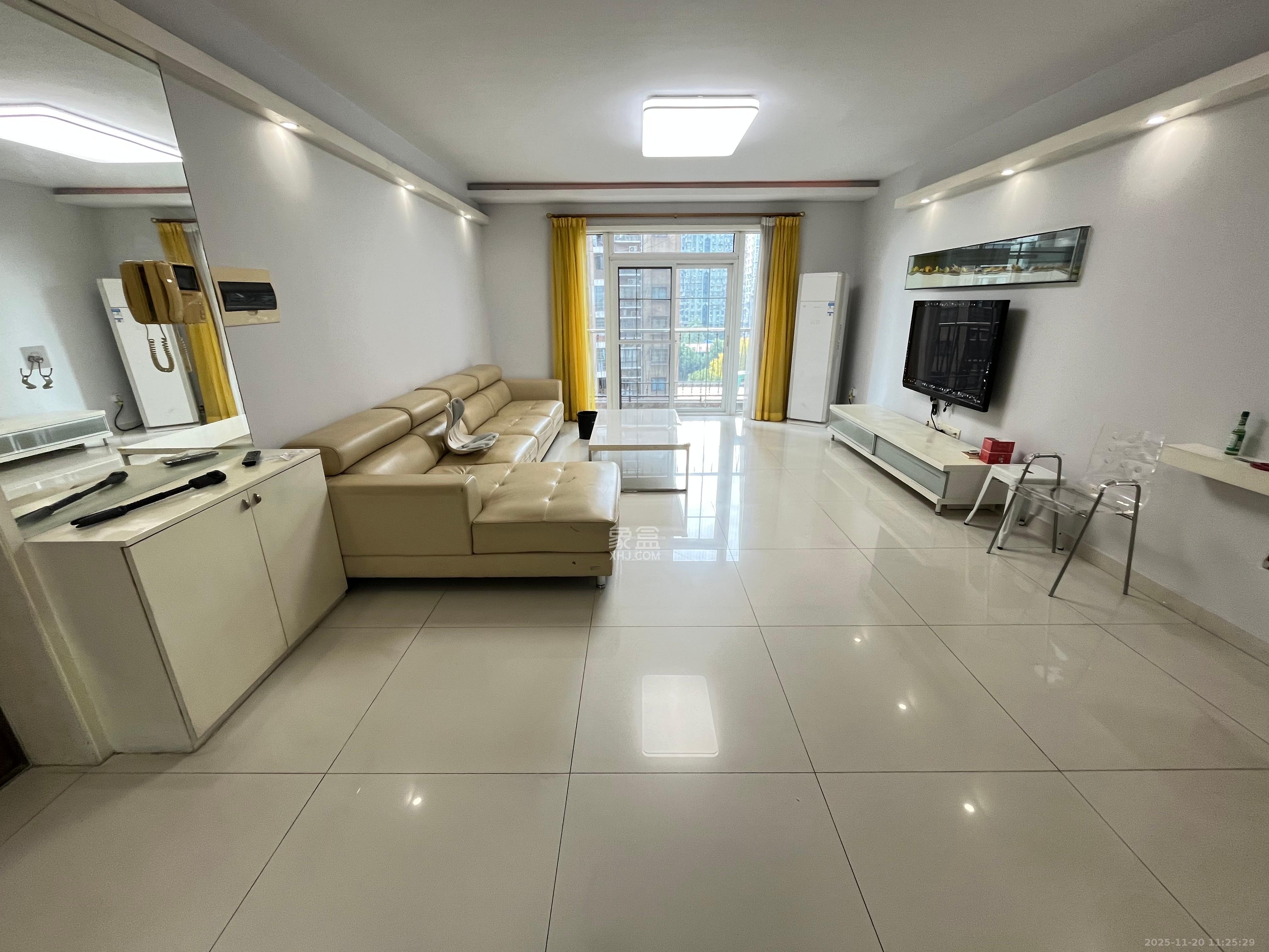 鸿铭中心 4室2厅1卫 5000.0元/月 鸿铭中心 4室2厅1卫 5000.0元/月室内图