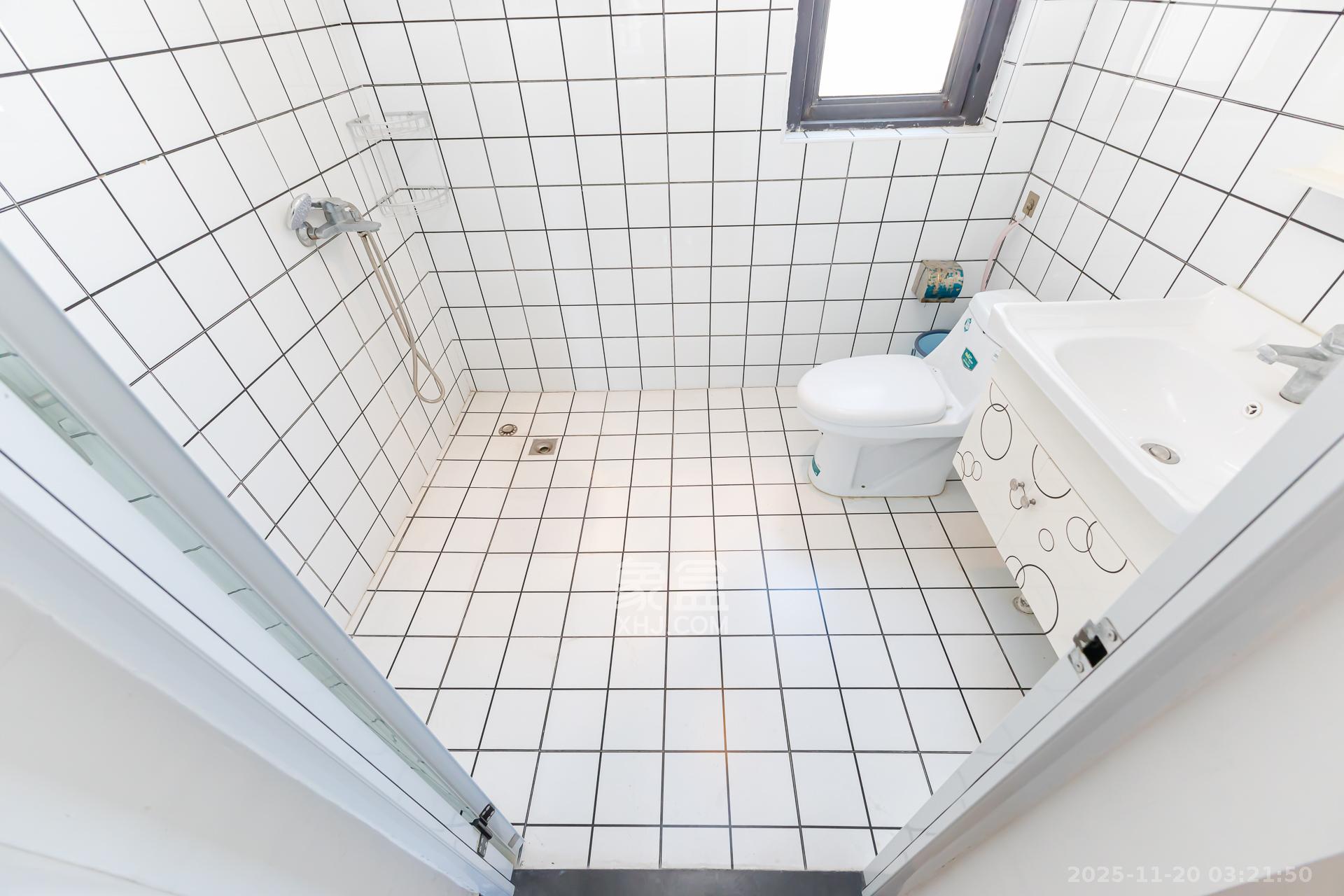 勤诚达境界城 4室2厅2卫 85.0万 勤诚达境界城 4室2厅2卫 85.0万卫生间