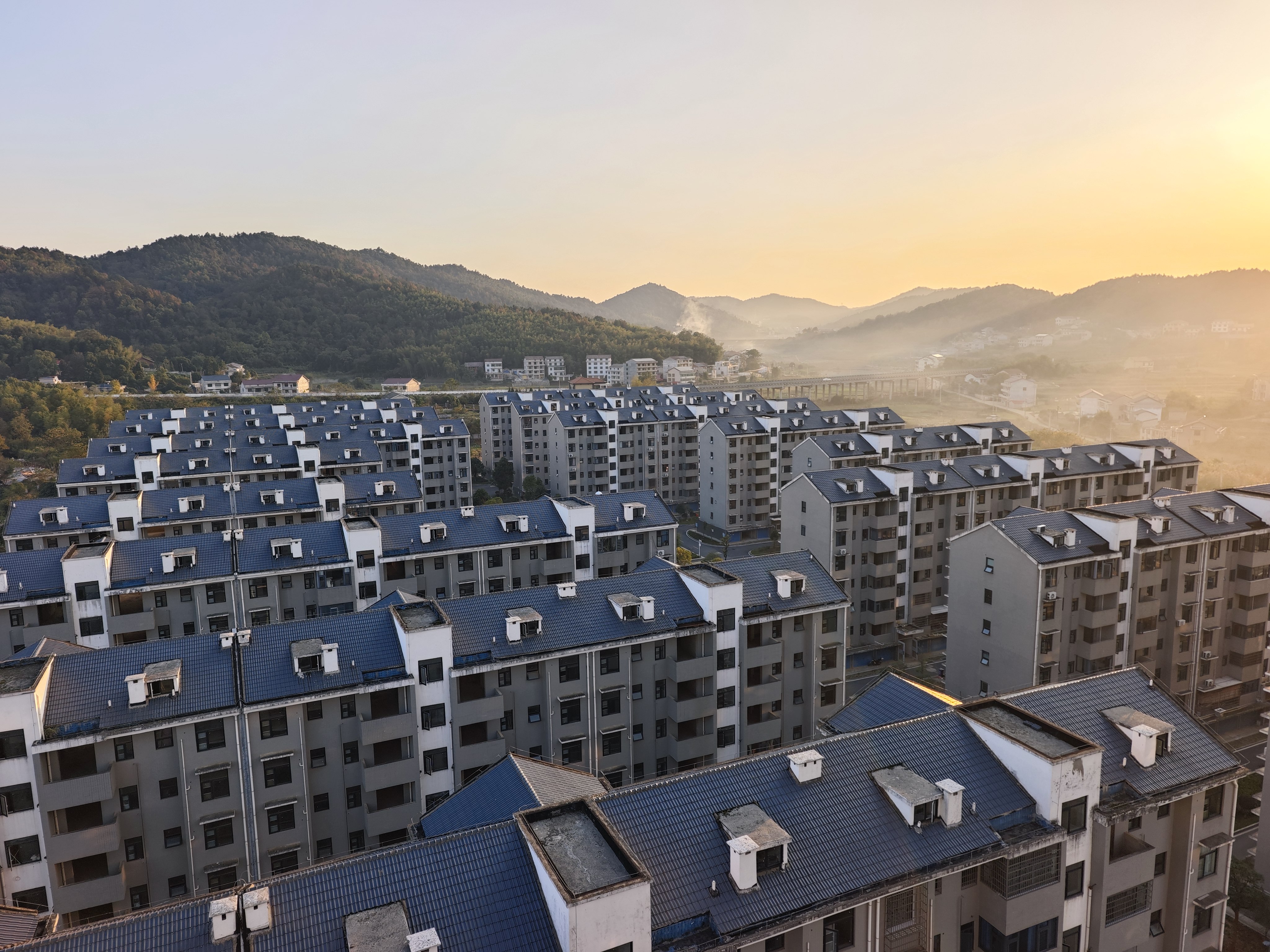 洪山小区  3室2厅2卫    35.0万