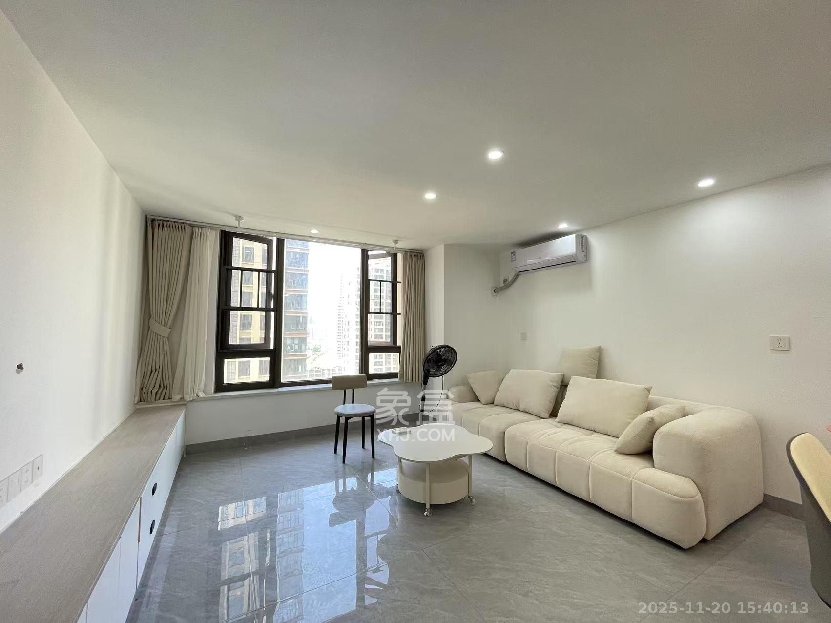 世茂璀璨天城公寓  2室1厅1卫    2000.0元/月室内图