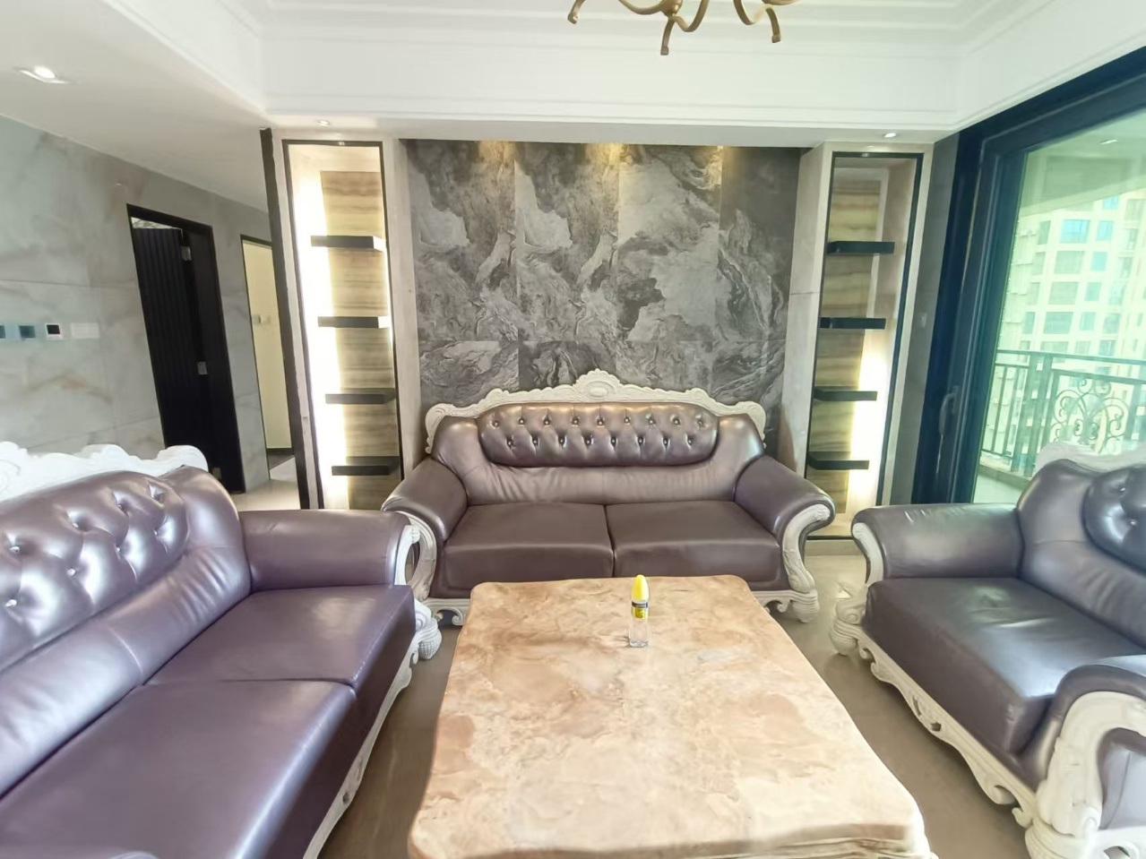 天鹅湾  3室2厅2卫    3300.0元/月室内图