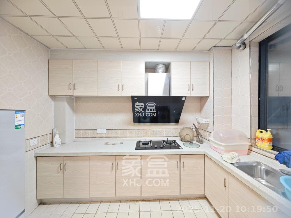 翡翠云天  4室2厅2卫    2500.0元/月室内图