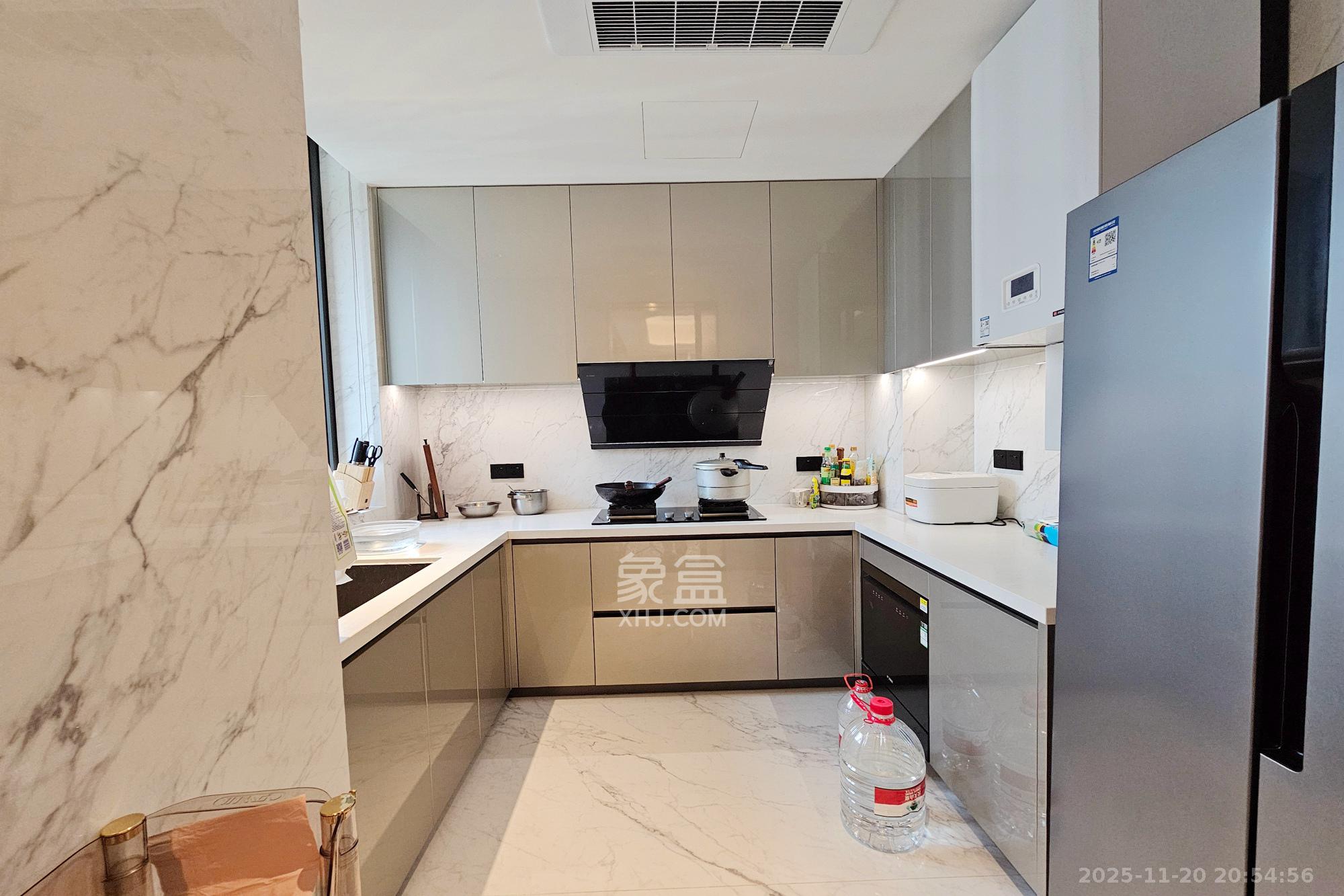 运达滨河广场  5室2厅5卫    1098.0万其他