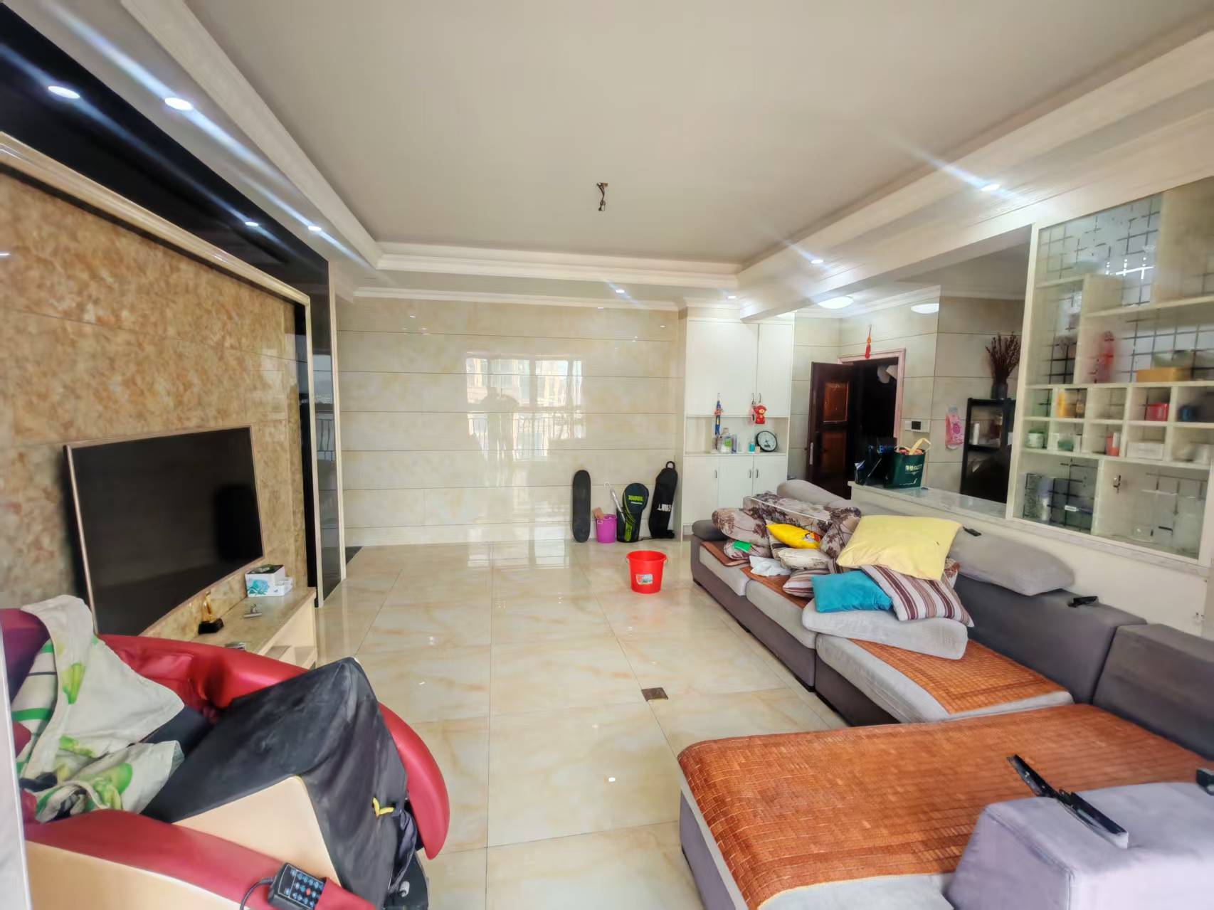 旺城天悦领秀香江  4室2厅2卫    56.8万室内图