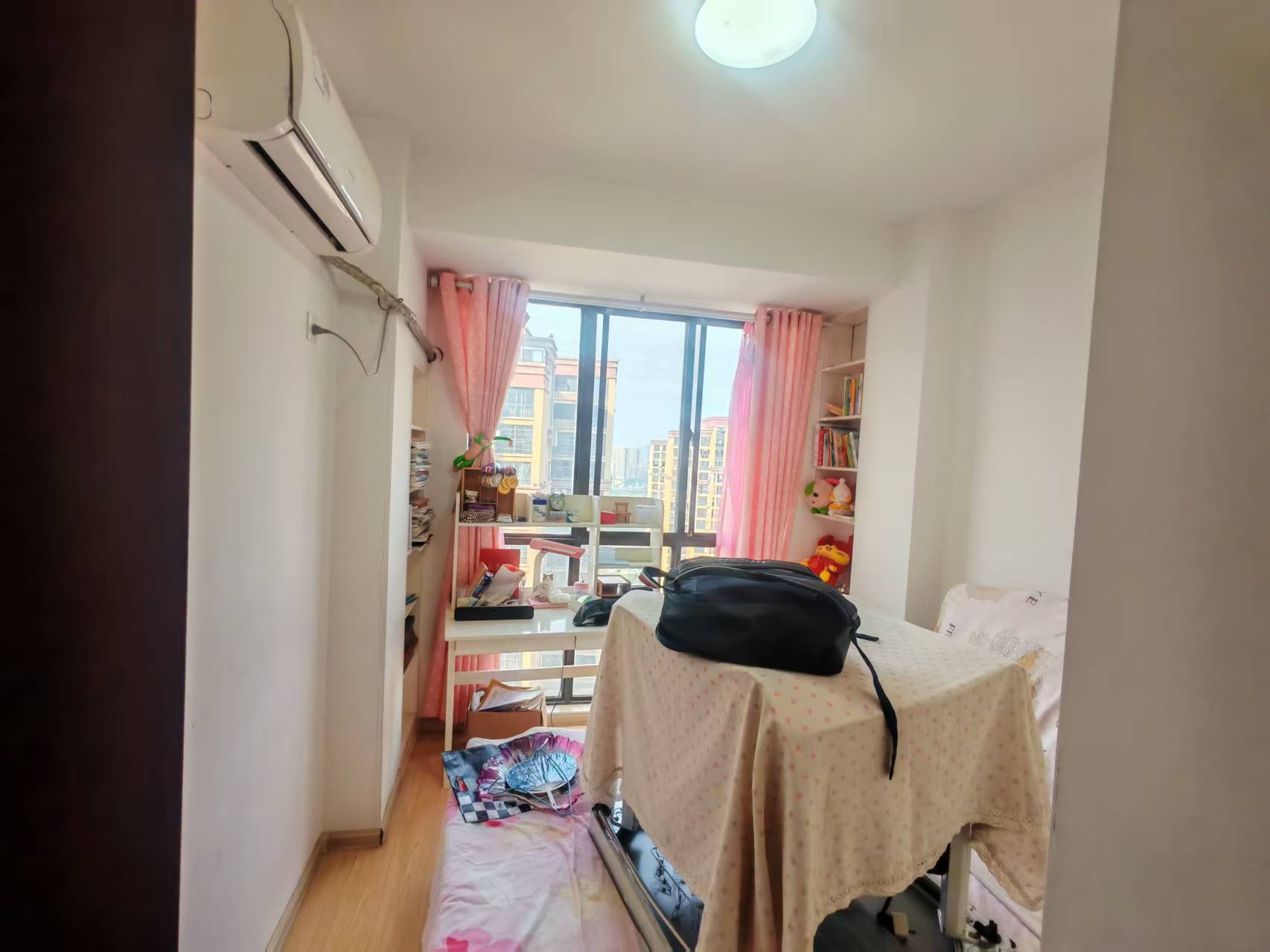 旺城天悦领秀香江  4室2厅2卫    56.8万室内图