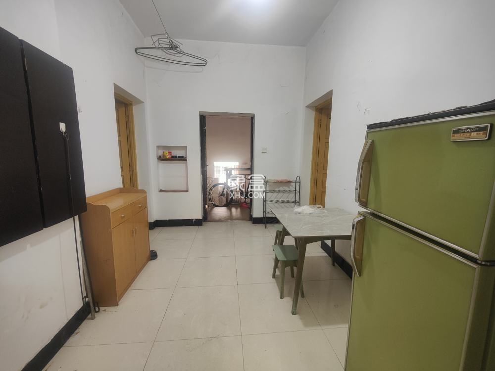 学堂冲二村体育路48号  2室2厅1卫    15.0万