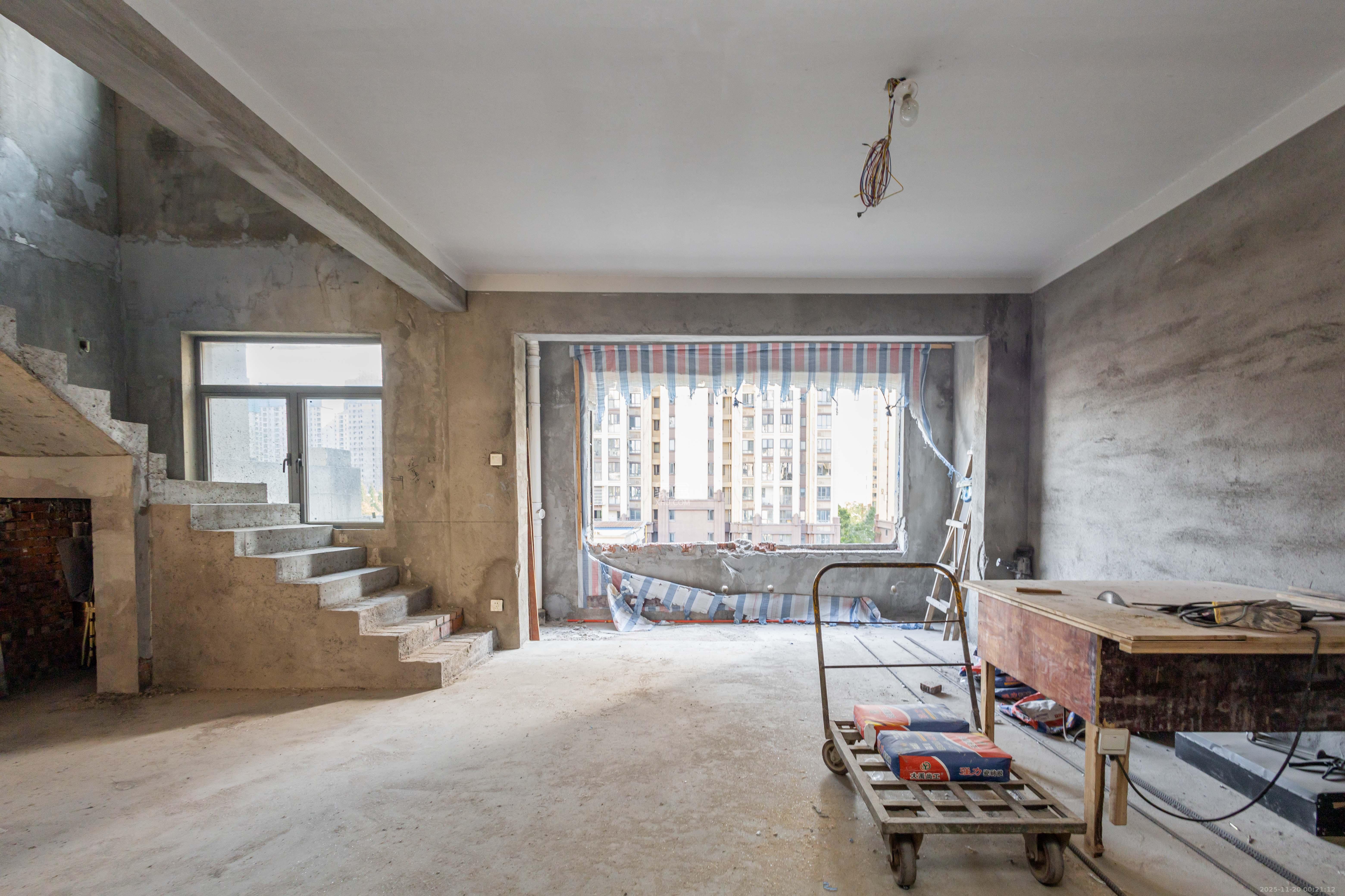 中交中央公园D2区  5室2厅2卫    289.8万