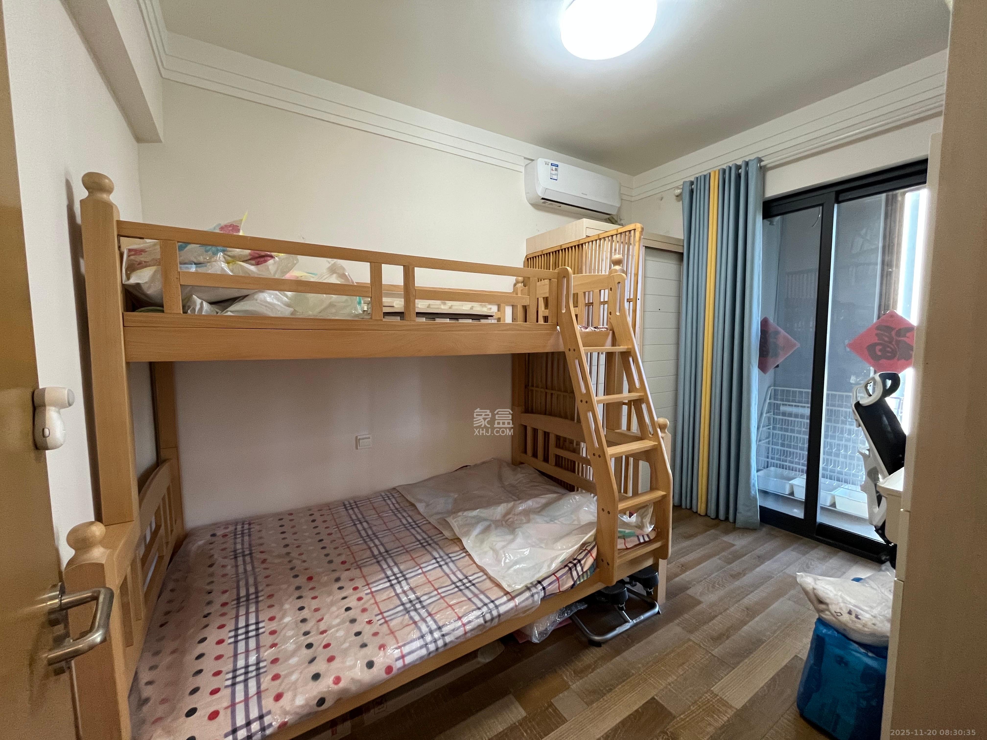 阳光100一期、四五期 3室2厅2卫 3300.0元/月 阳光100一期、四五期 3室2厅2卫 3300.0元/月室内图