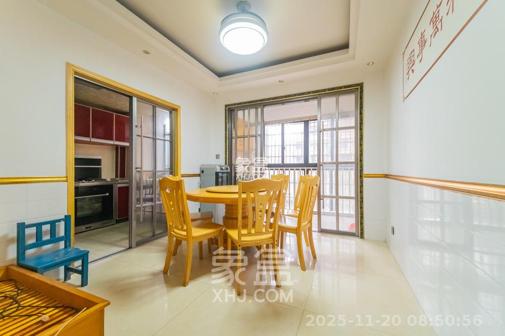 鹏基诺亚山林  3室2厅2卫    2000.0元/月室内图