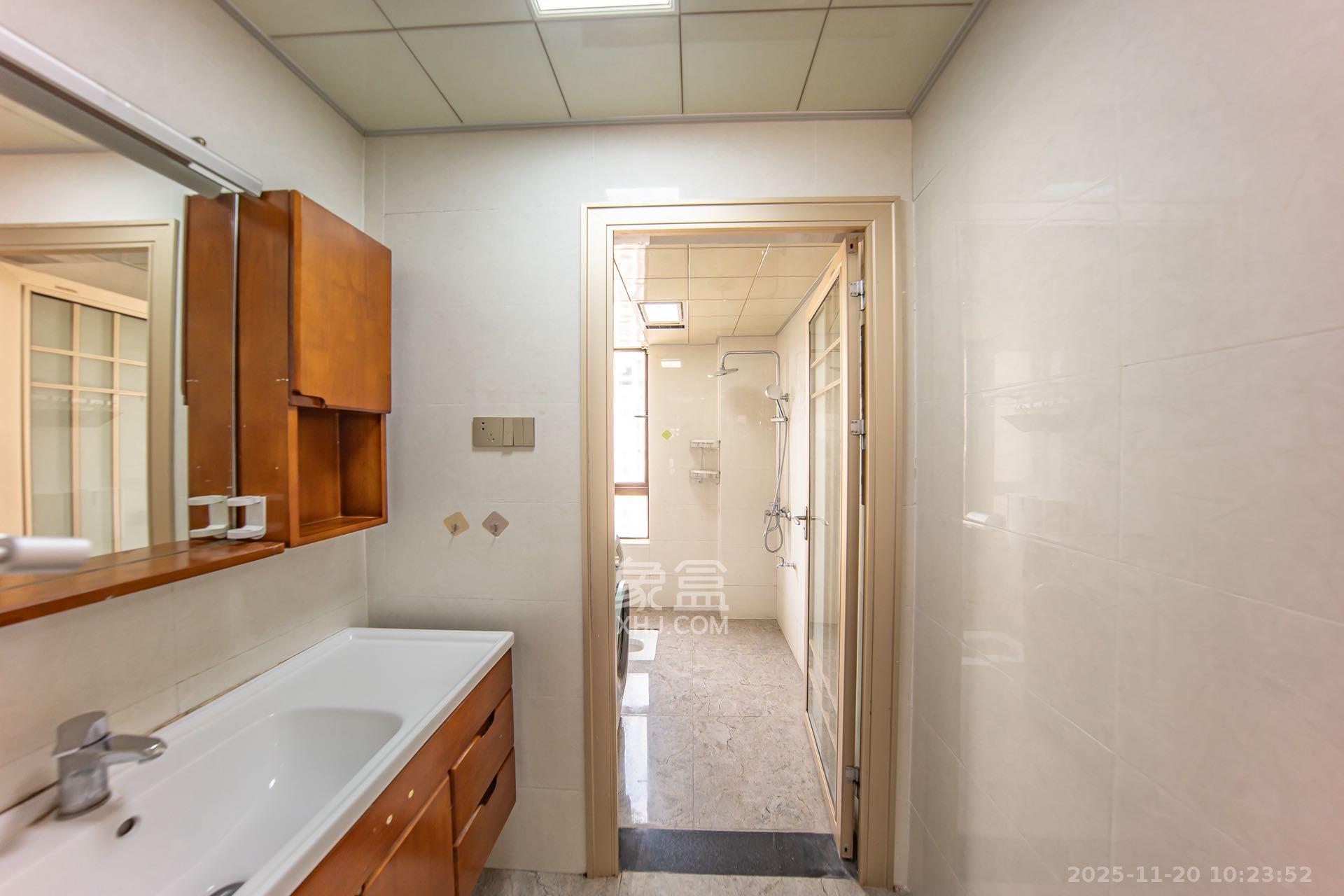 华润橡树湾 3室2厅2卫 2000.0元/月 华润橡树湾 3室2厅2卫 2000.0元/月室内图