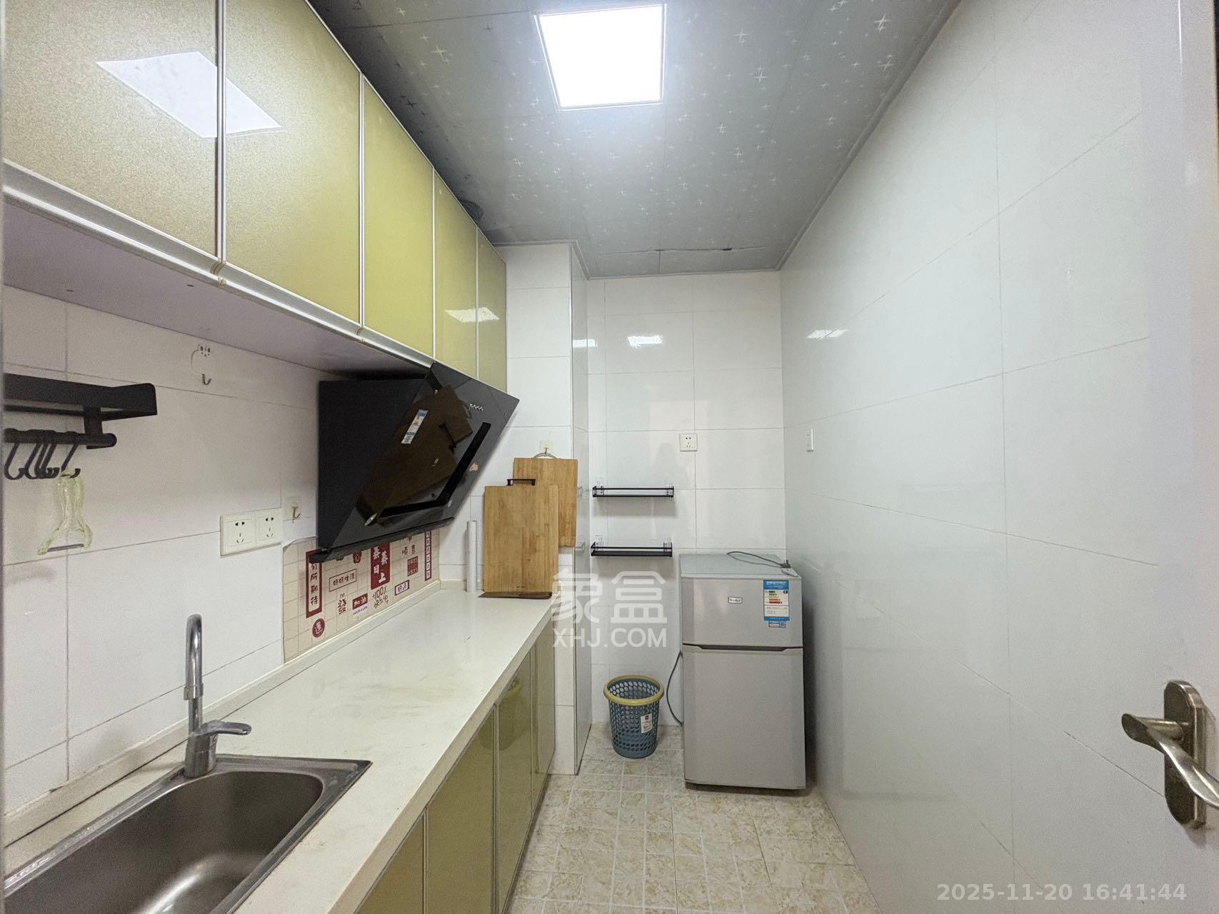 麓谷明珠  1室0厅1卫    1300.0元/月室内图