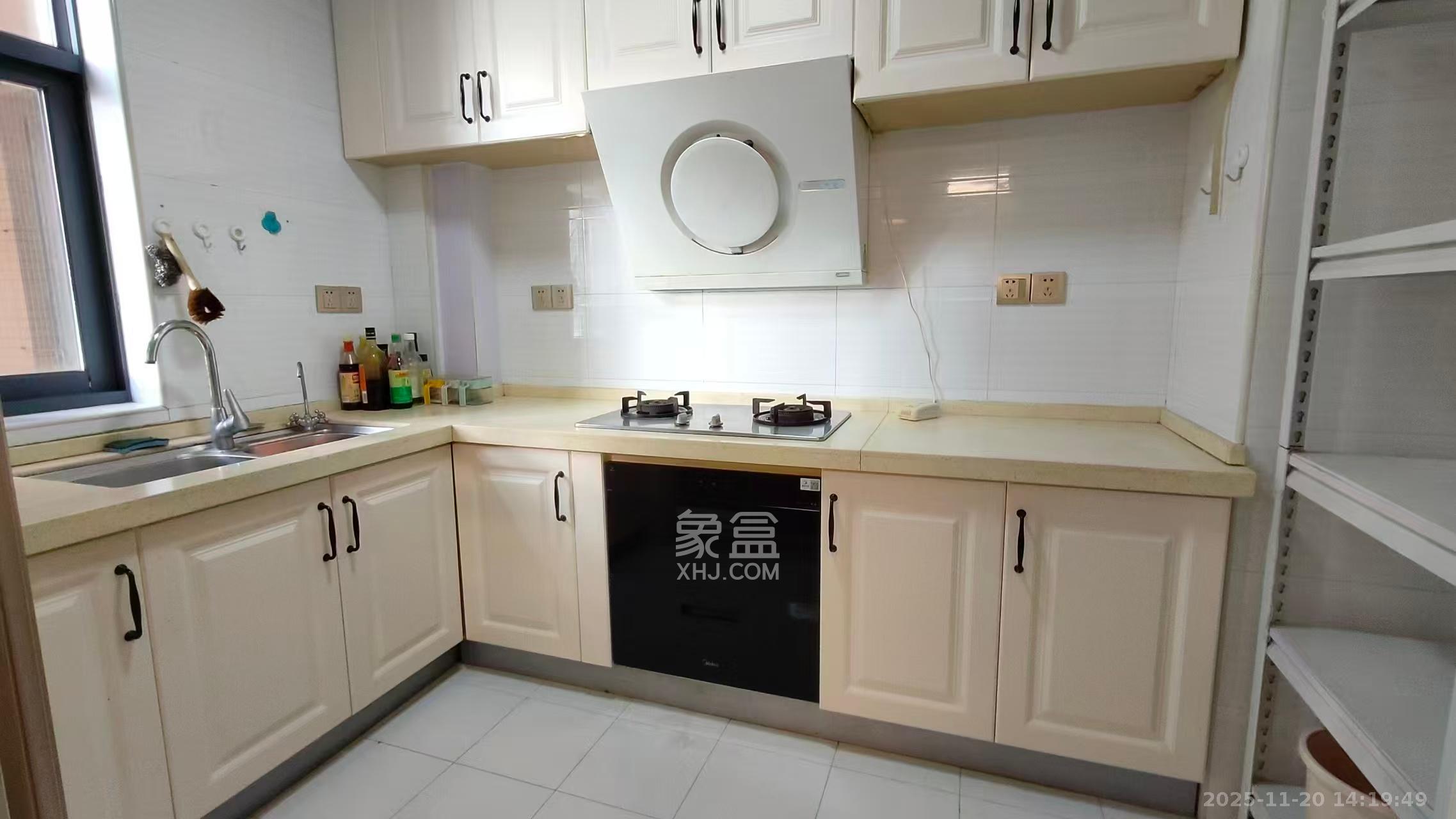 香樟兰亭（朗峰苑）  4室2厅2卫    3000.0元/月室内图