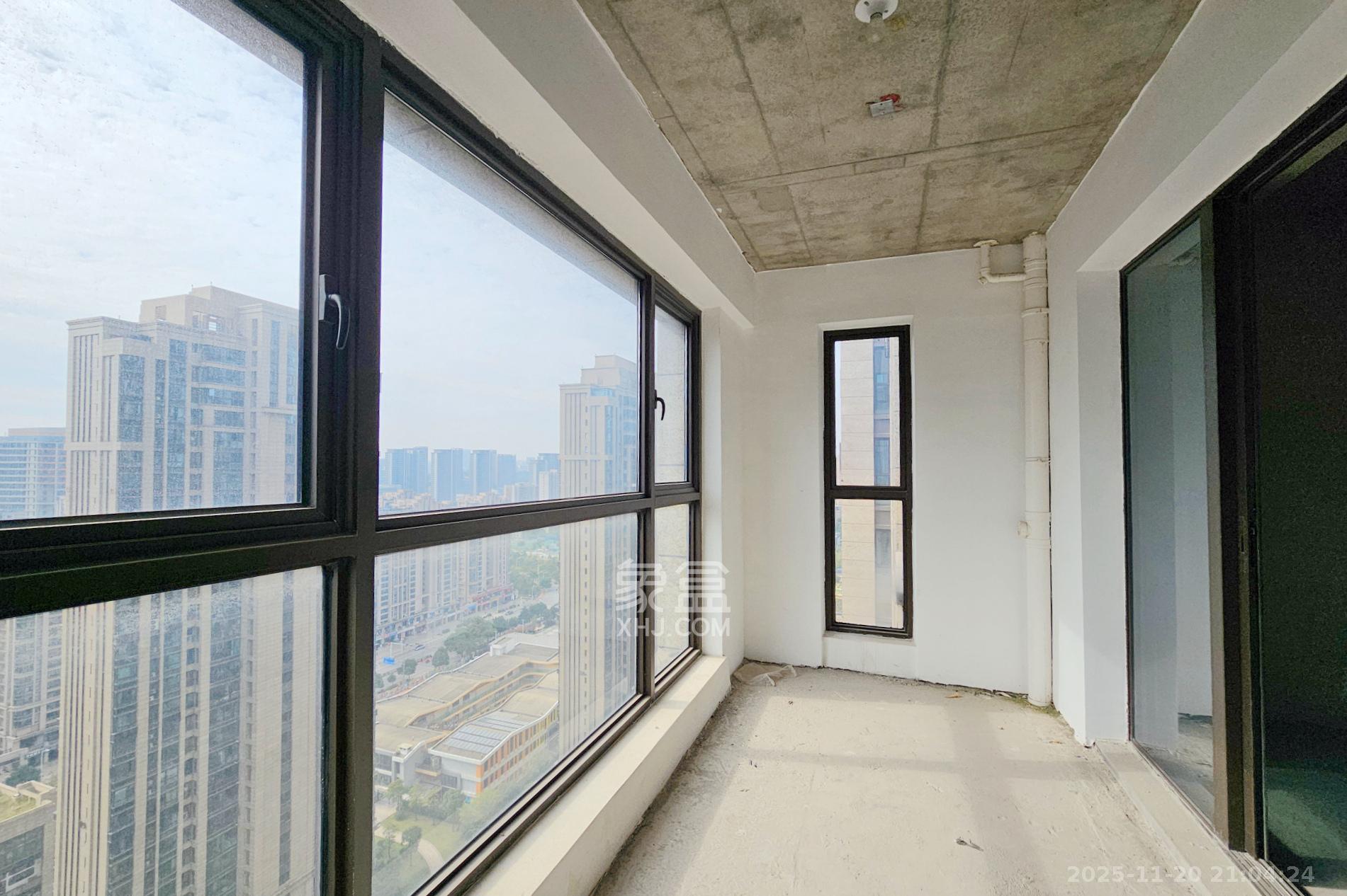 明昇壹城(明昇时代广场)二期 4室2厅3卫 228.0万 明昇壹城(明昇时代广场)二期 4室2厅3卫 228.0万阳台