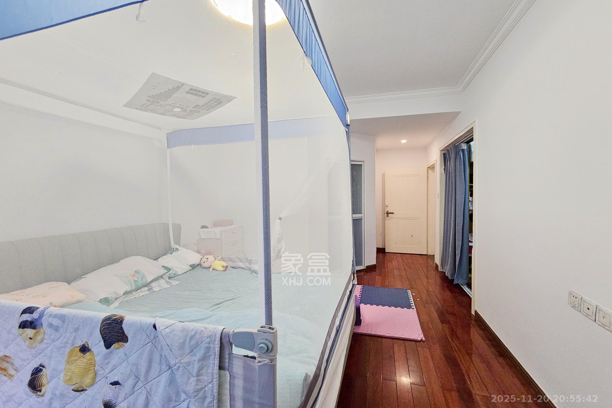 茂华国际湘  3室2厅2卫    140.0万卧室