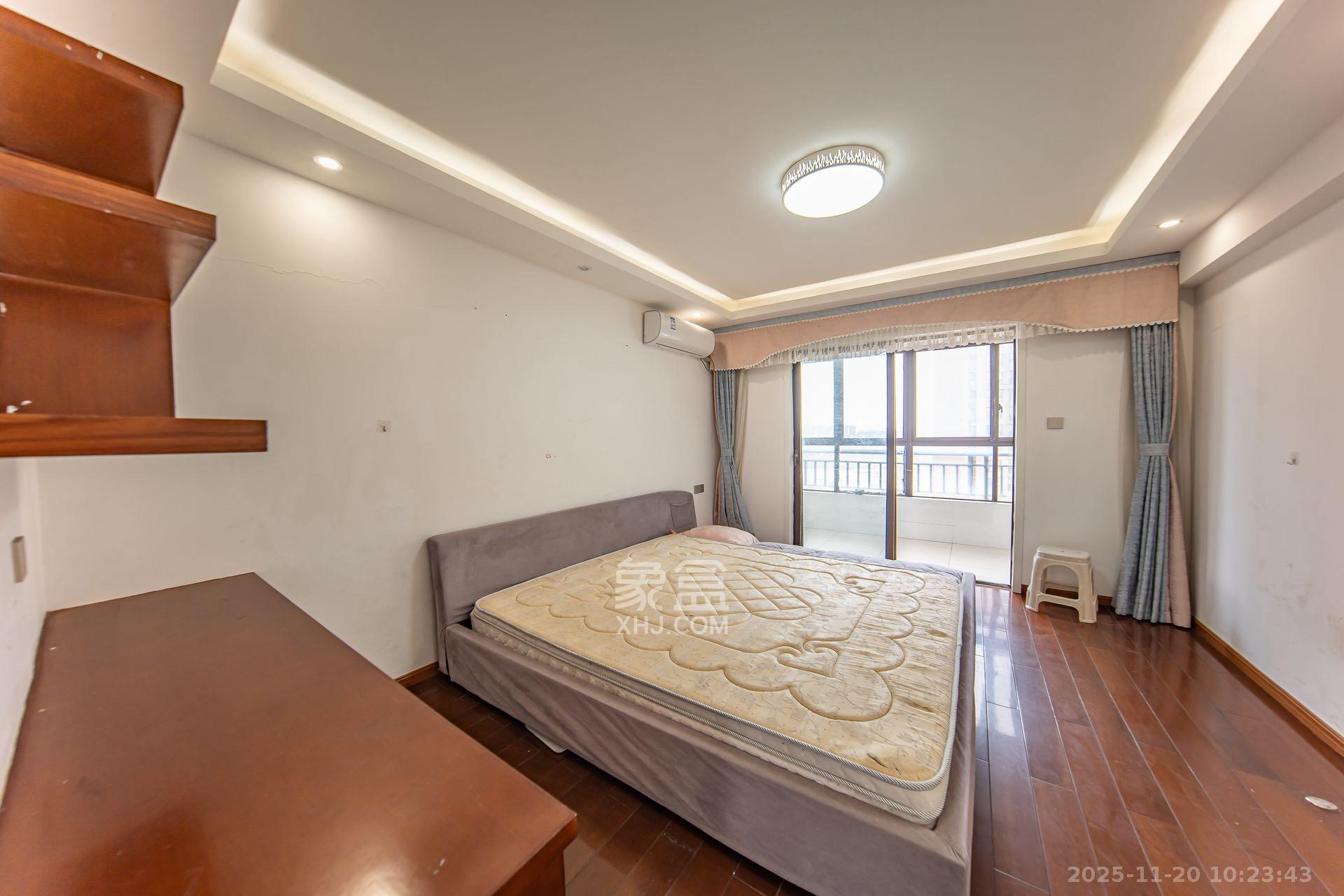 华润橡树湾 3室2厅2卫 2000.0元/月 华润橡树湾 3室2厅2卫 2000.0元/月室内图