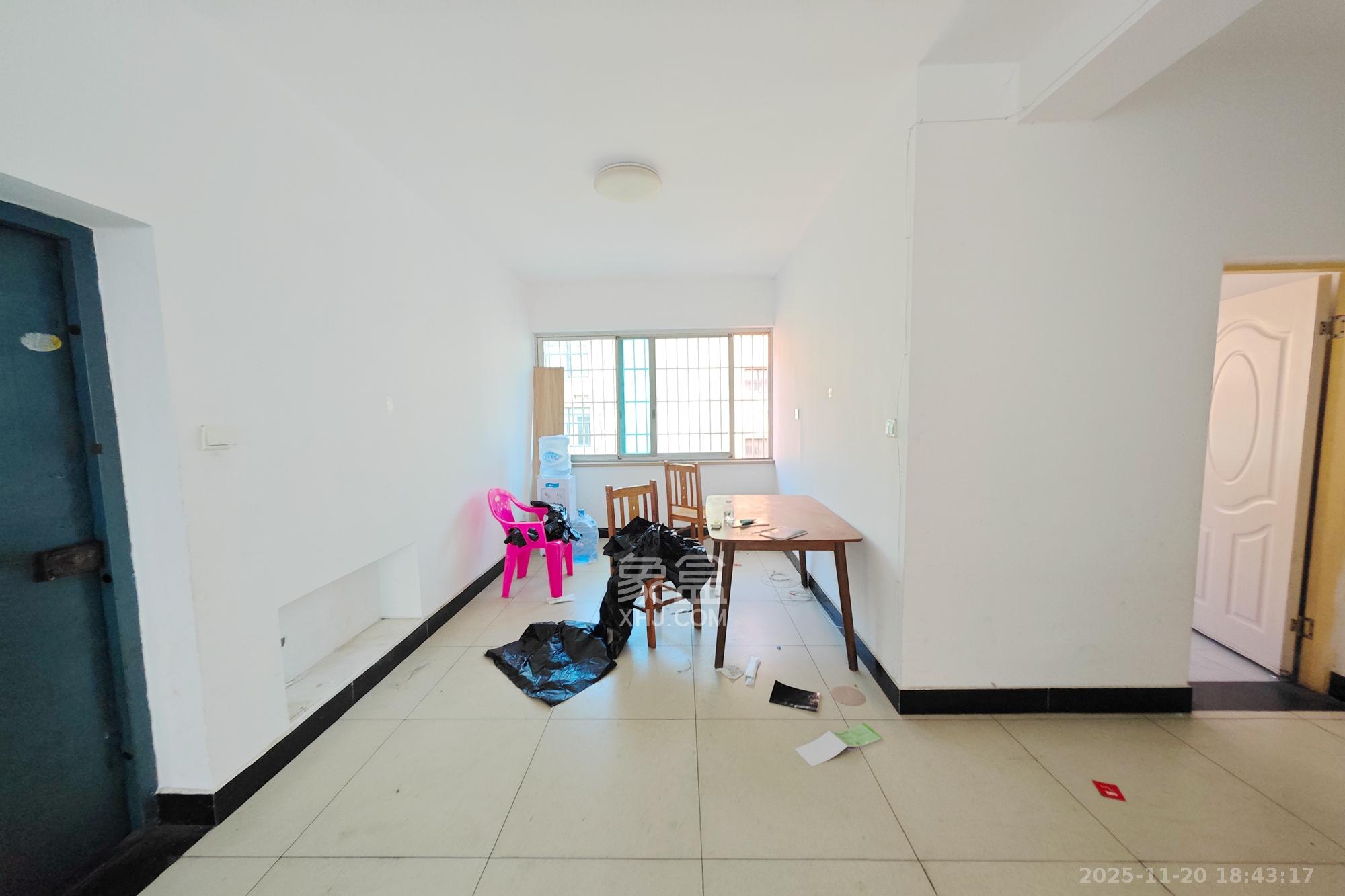 左家塘建材宿舍  3室2厅2卫    39.8万客厅