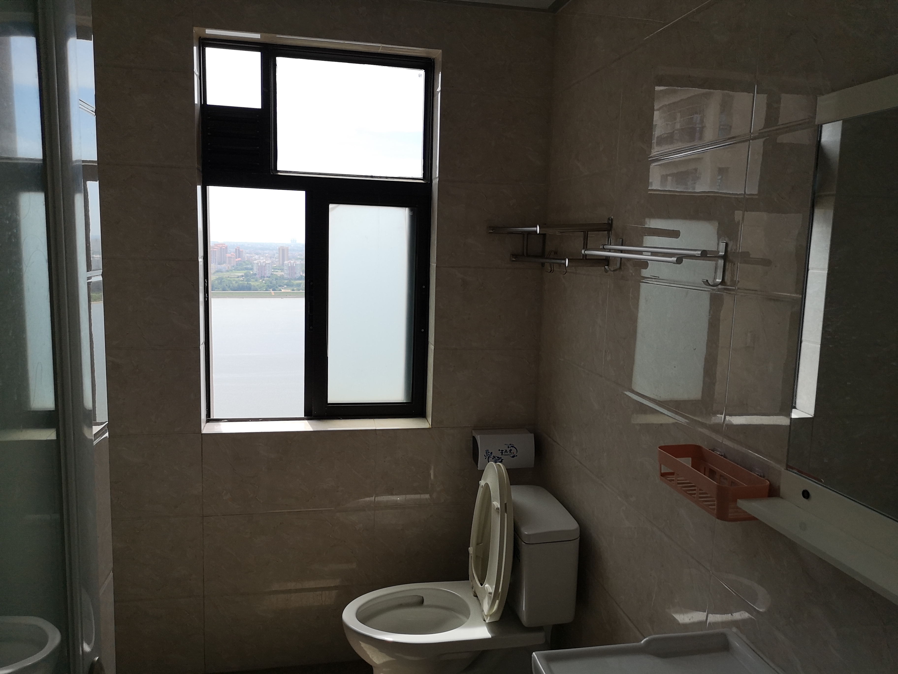 和风江岸  3室2厅2卫    3500.0元/月室内图