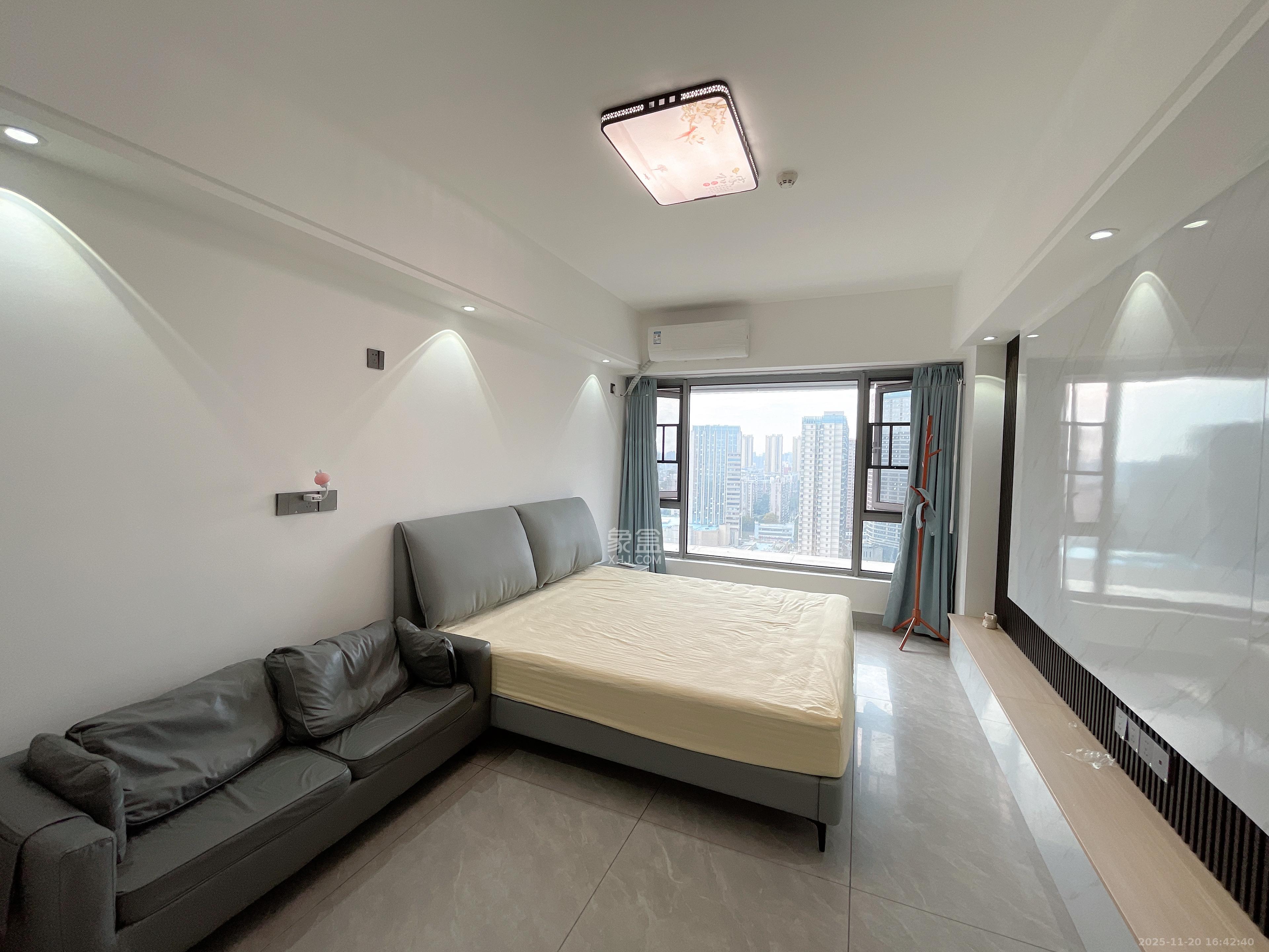 保利天禧EF区  1室1厅1卫    1600.0元/月室内图