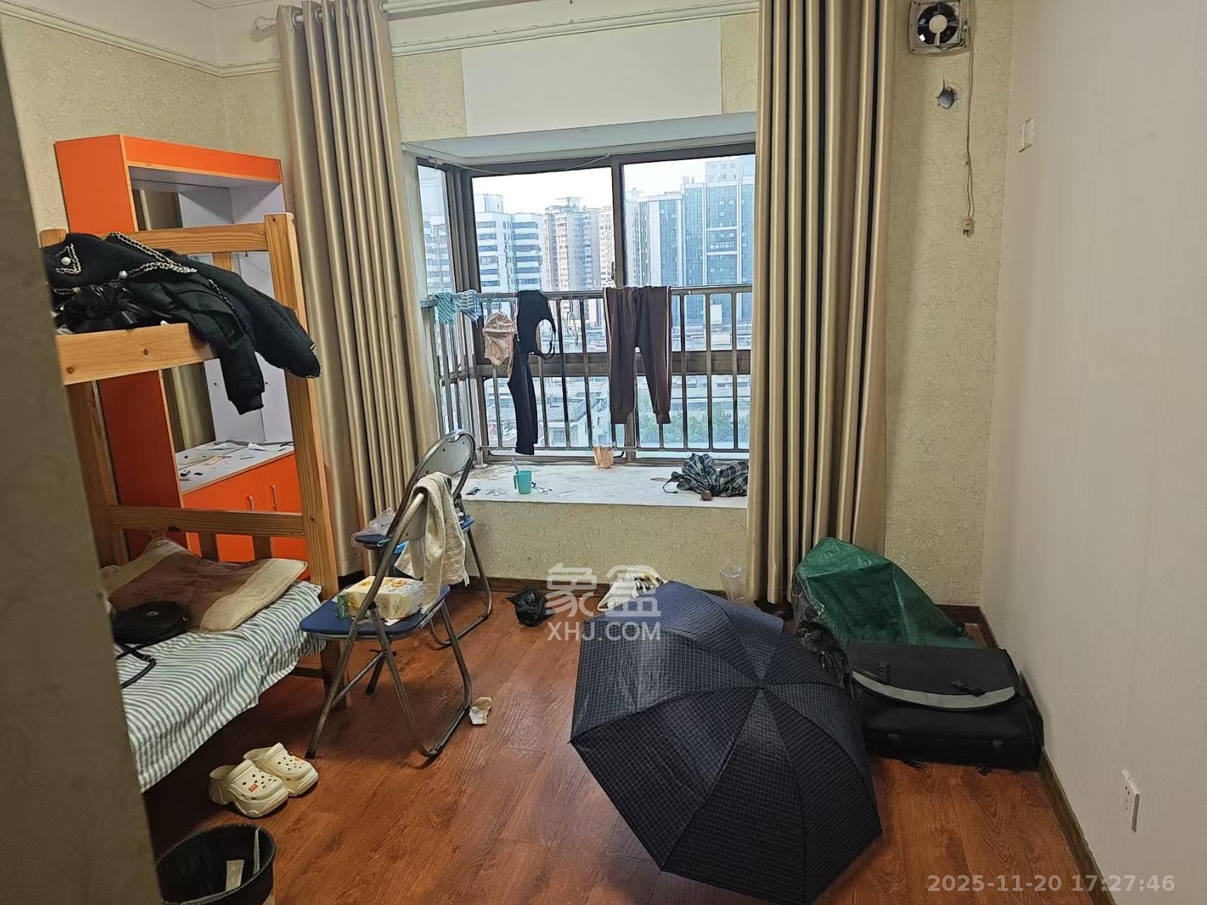 中域蓉城  4室2厅1卫    4200.0元/月室内图