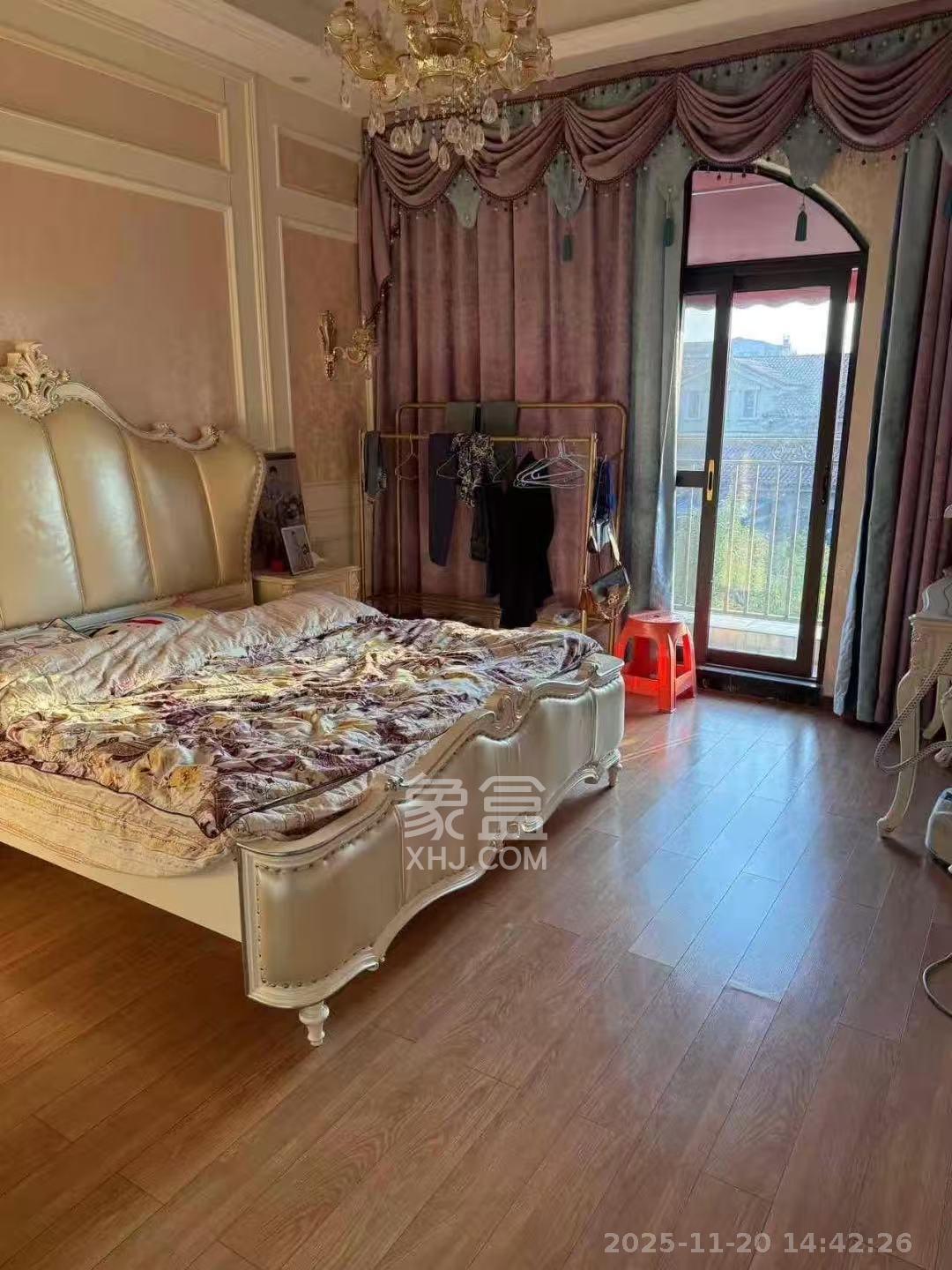 金地三千府（金地湖山樾、金地自在城）  5室1厅4卫    8500.0元/月室内图