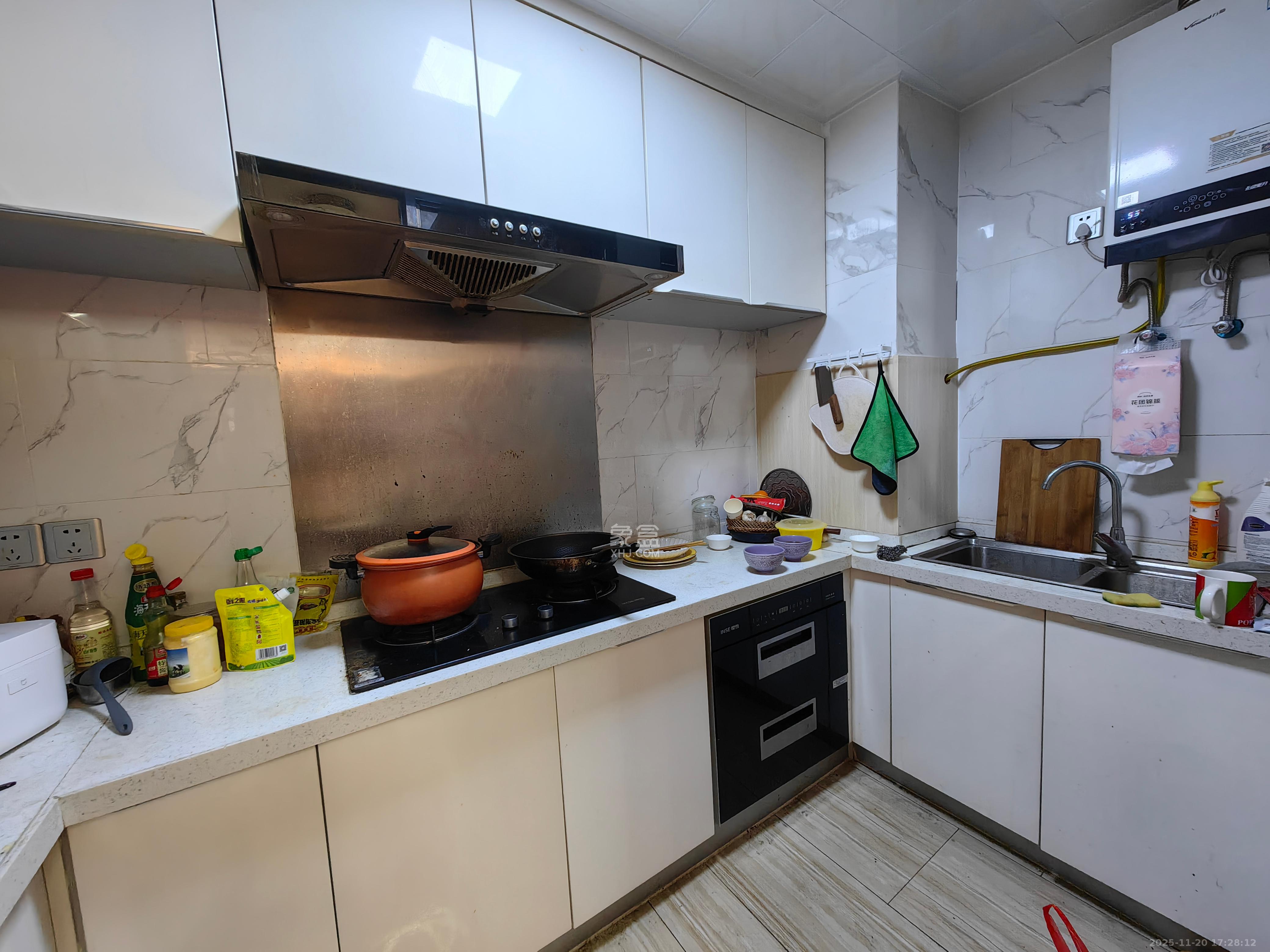 海伦春天  3室2厅1卫    2300.0元/月室内图