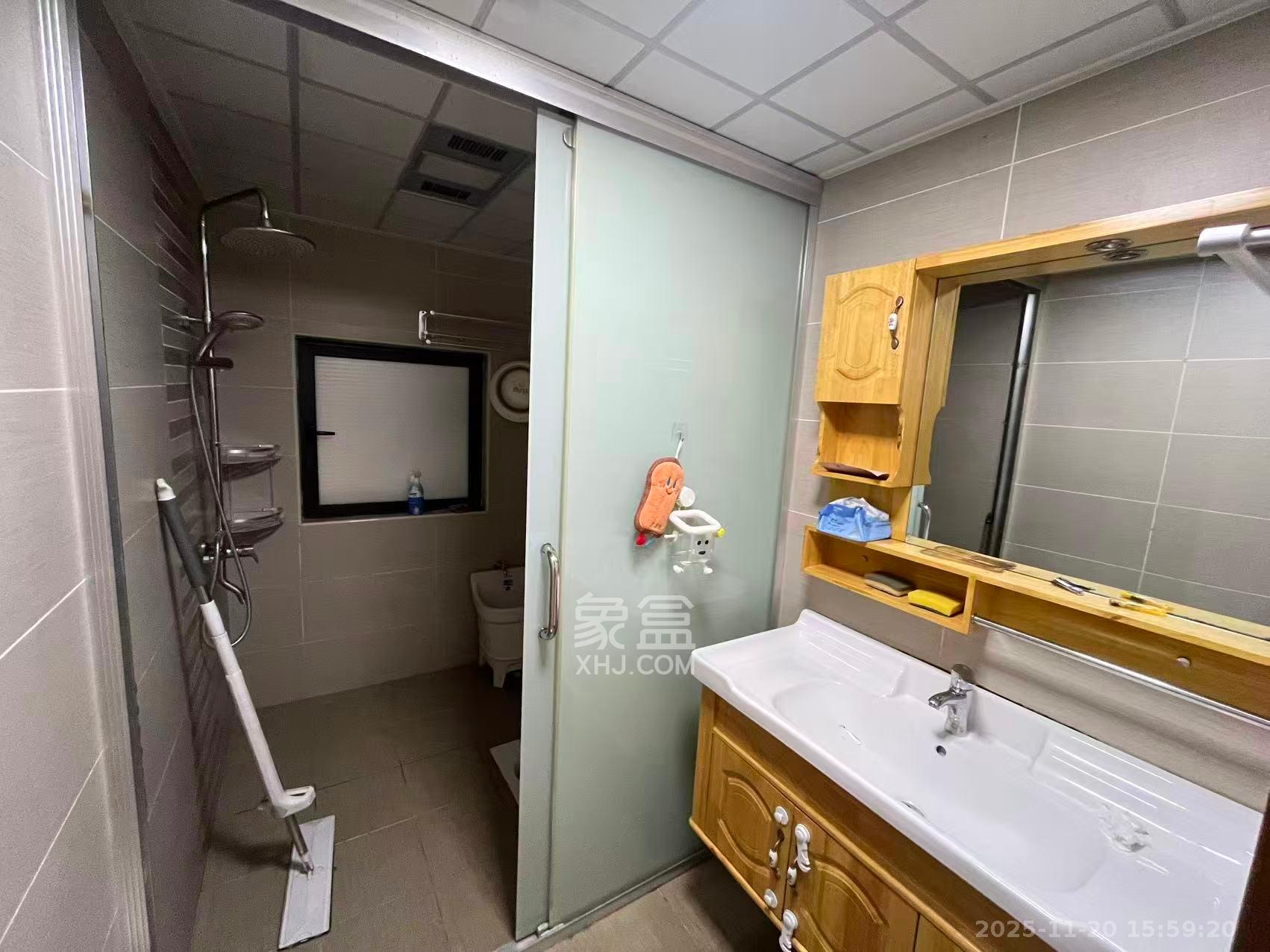 天元涉外景园B区  3室2厅2卫    2400.0元/月室内图