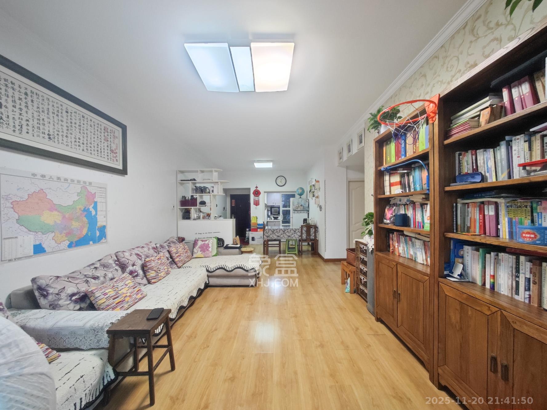 丰园城(鄱阳小区二期) 2室1厅1卫 59.0万 丰园城(鄱阳小区二期) 2室1厅1卫 59.0万客厅