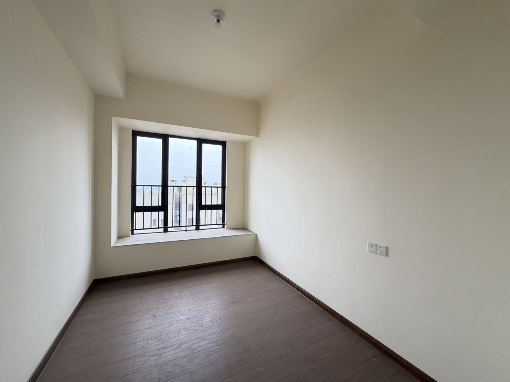 华耀碧桂园十里江湾誉峯  5室2厅3卫    5000.0元/月室内图