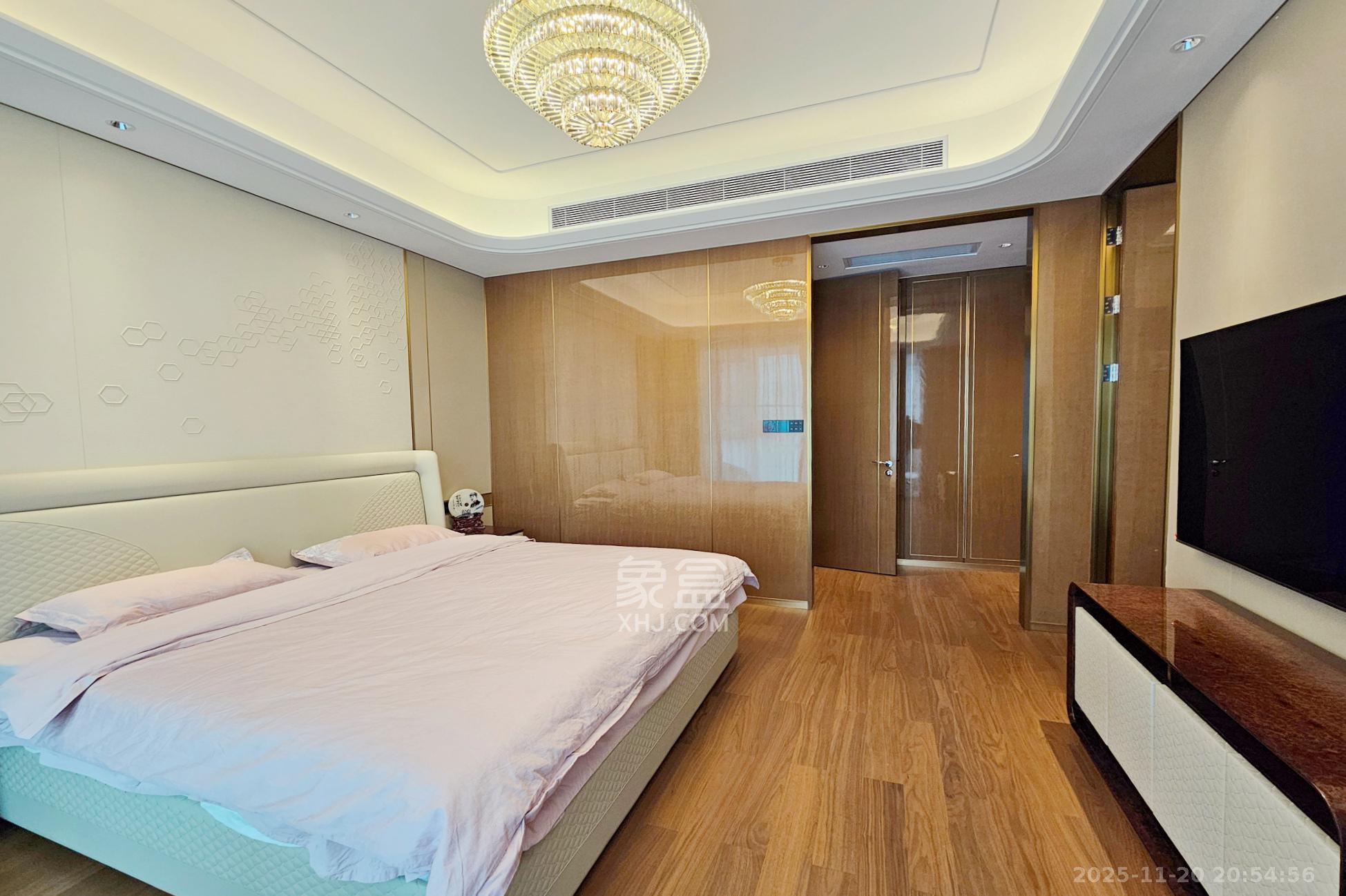 运达滨河广场  5室2厅5卫    1098.0万卧室