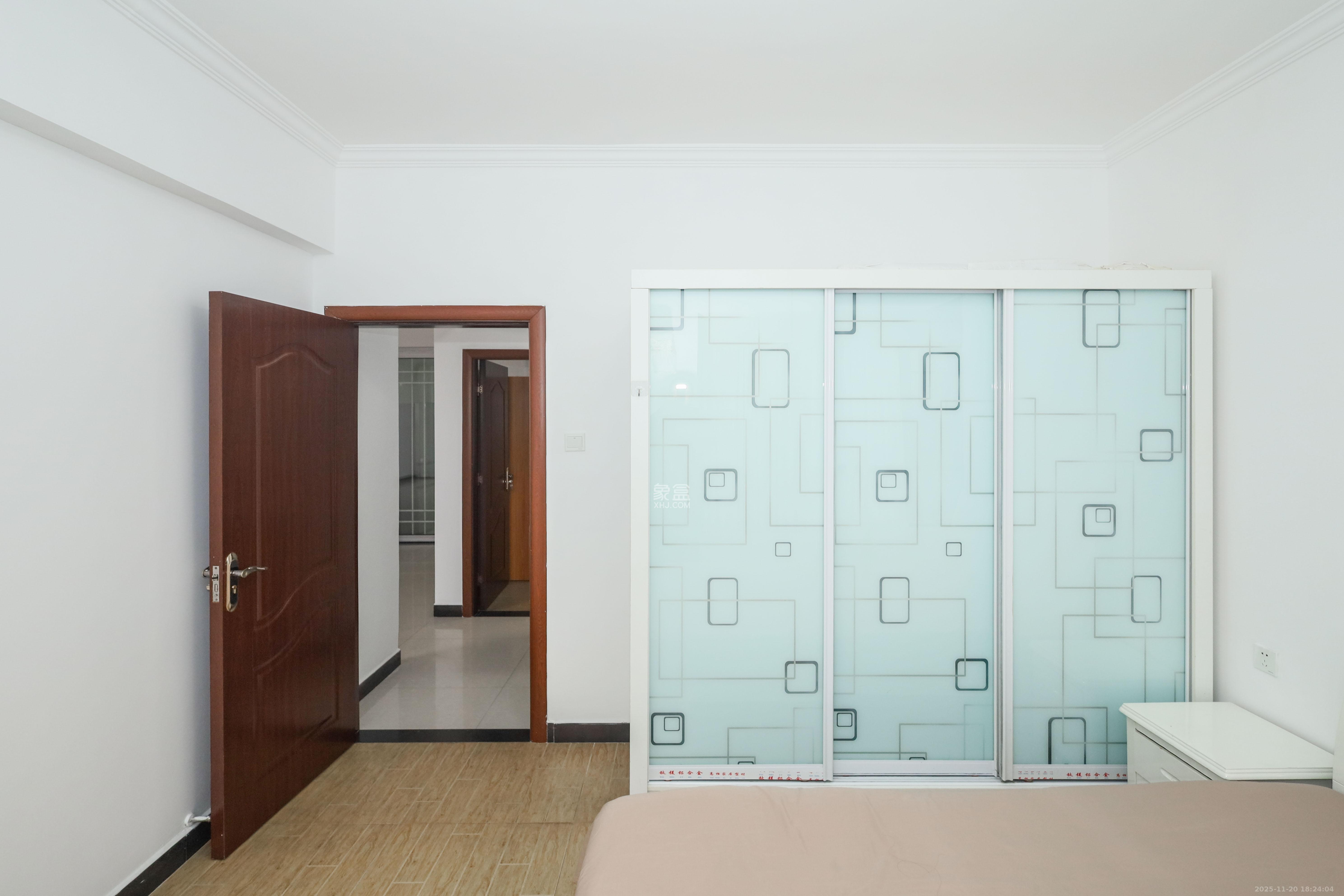 麓谷公馆（涉外国际公馆）  2室2厅1卫    68.0万卧室