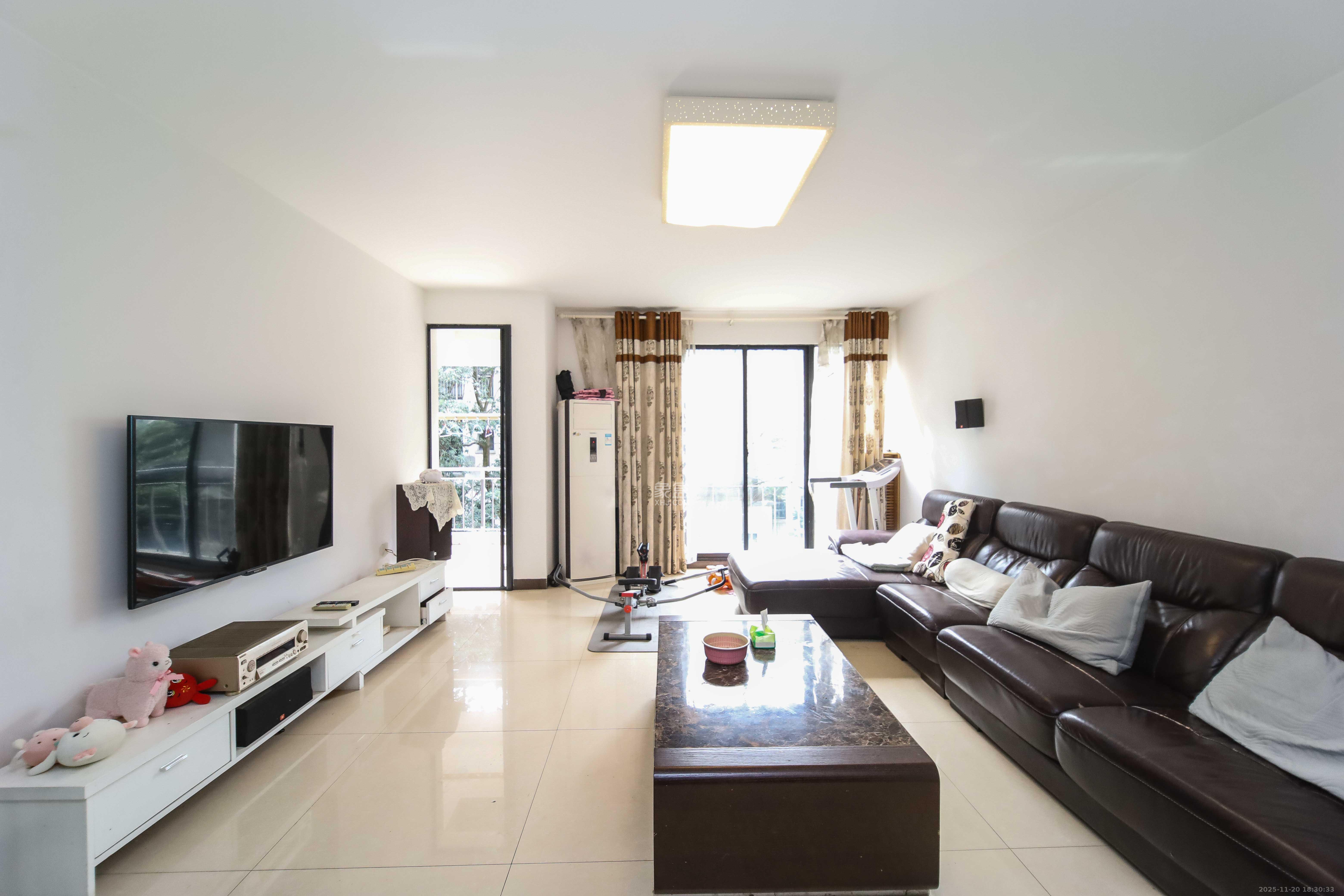 西街花园 3室2厅2卫 160.0万 西街花园 3室2厅2卫 160.0万客厅