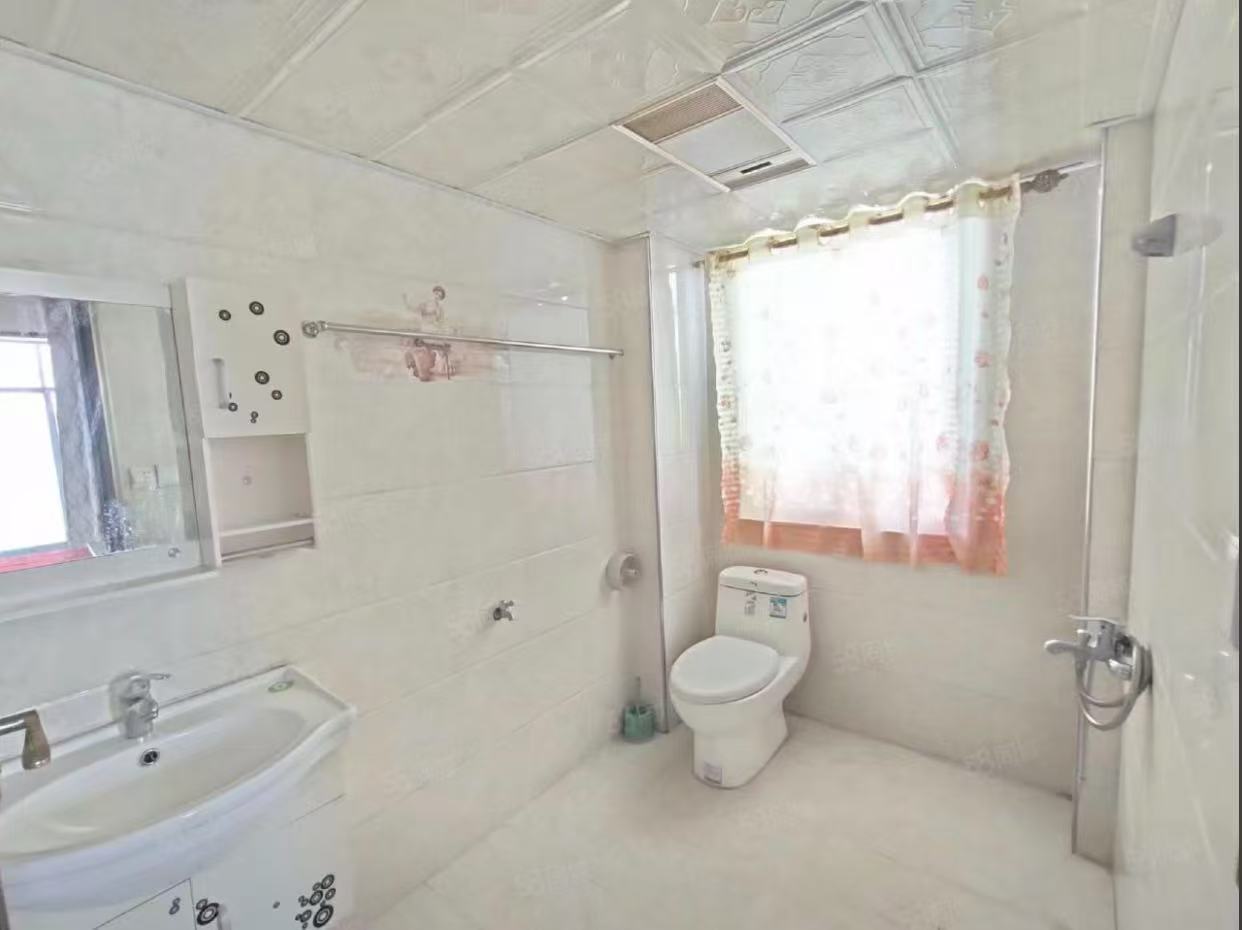 尚书房  3室2厅2卫    2000.0元/月室内图