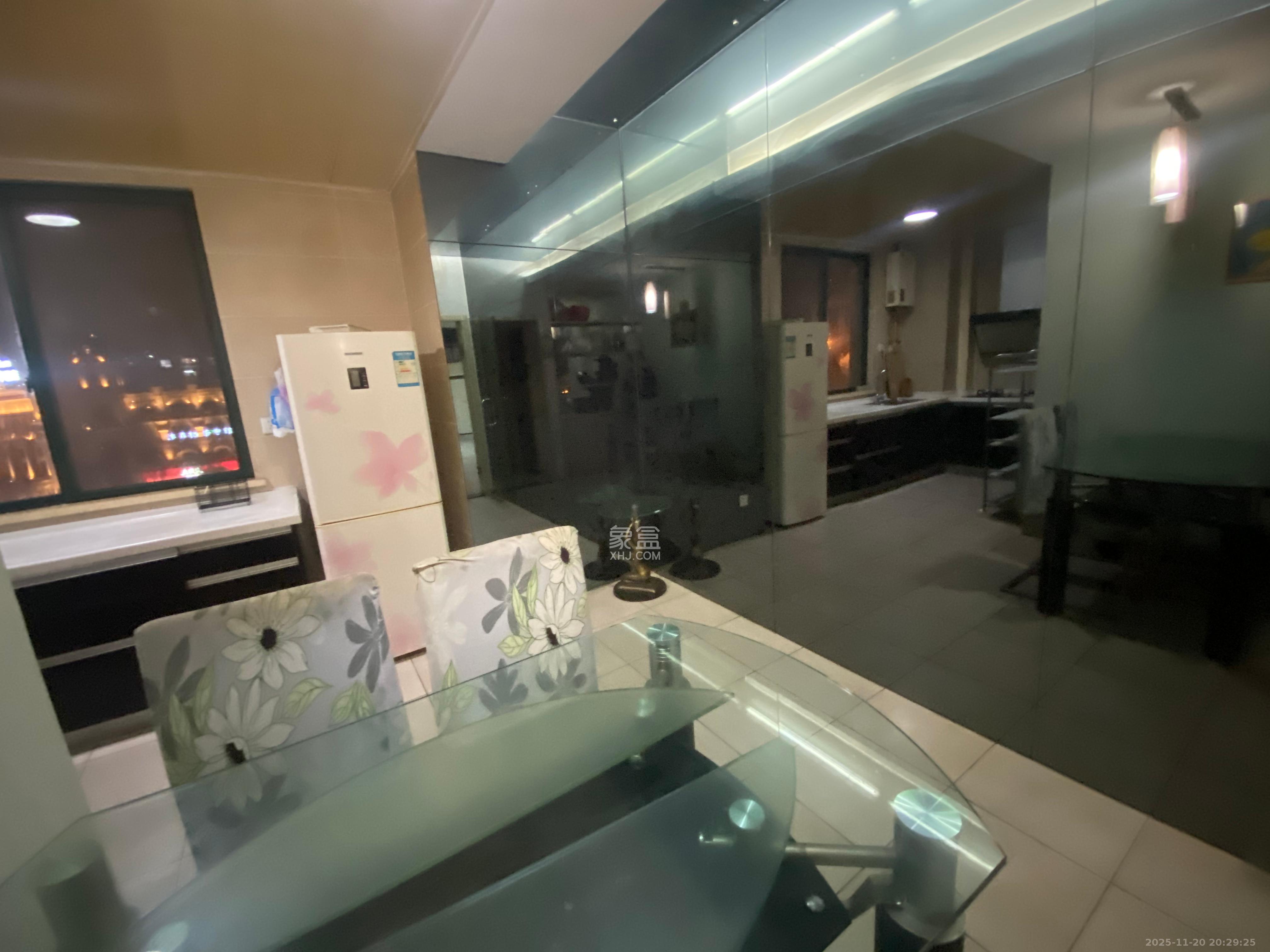 星城世家 3室2厅1卫 3000.0元/月 星城世家 3室2厅1卫 3000.0元/月室内图