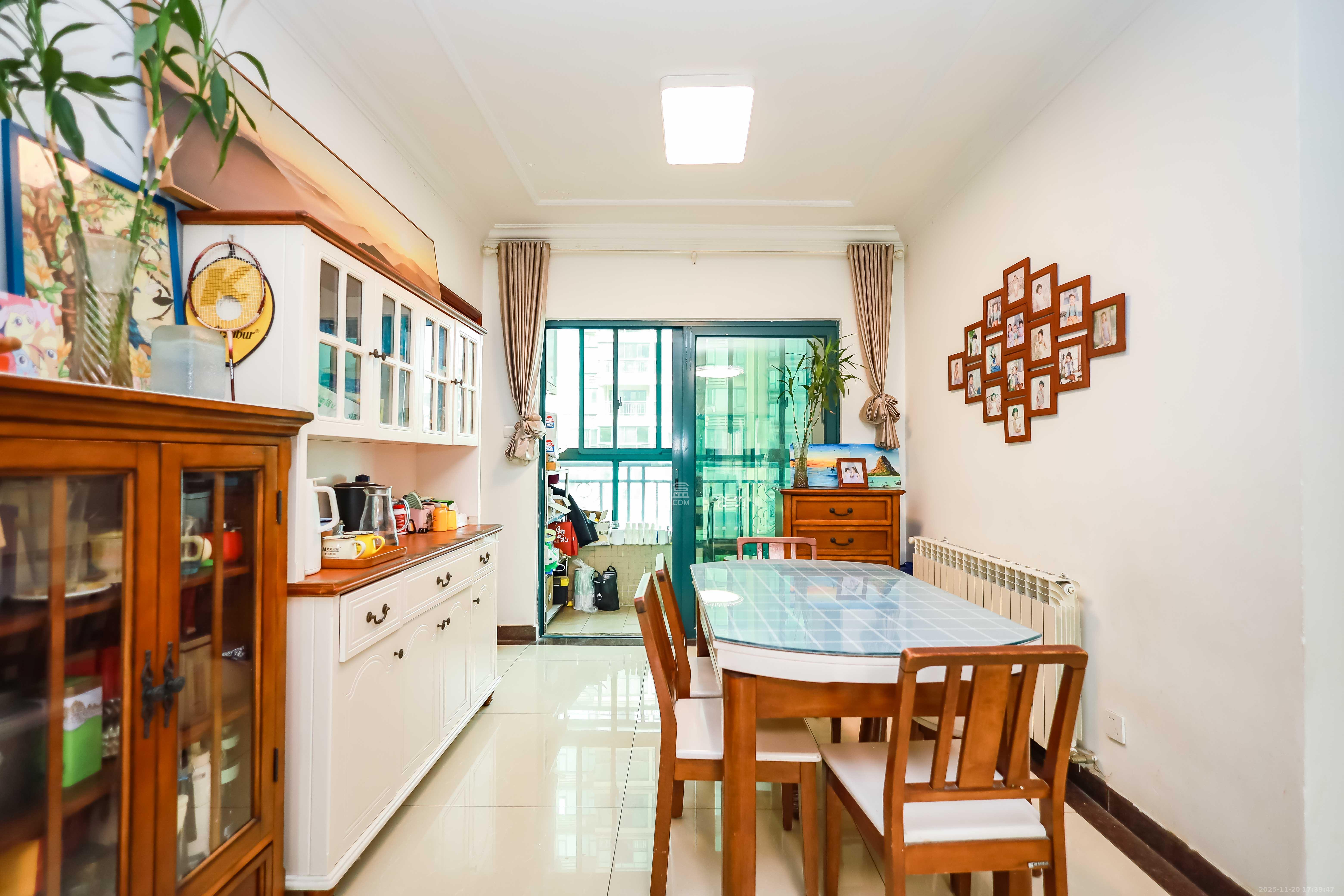 恒大华府 4室2厅1卫 218.0万 恒大华府 4室2厅1卫 218.0万客厅