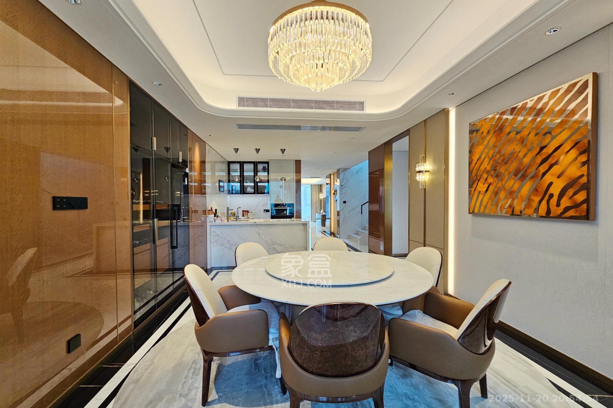 运达滨河广场  5室2厅5卫    1098.0万客厅