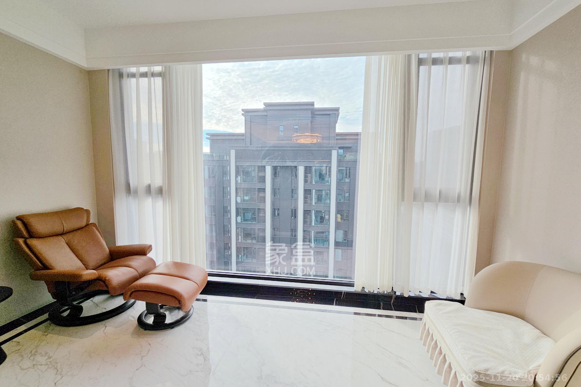 运达滨河广场 5室2厅5卫 1098.0万 运达滨河广场 5室2厅5卫 1098.0万阳台