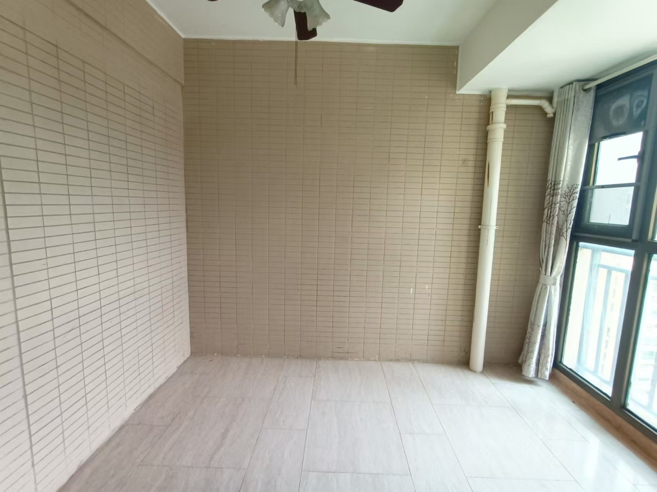 天鹅湾  3室2厅2卫    3300.0元/月室内图