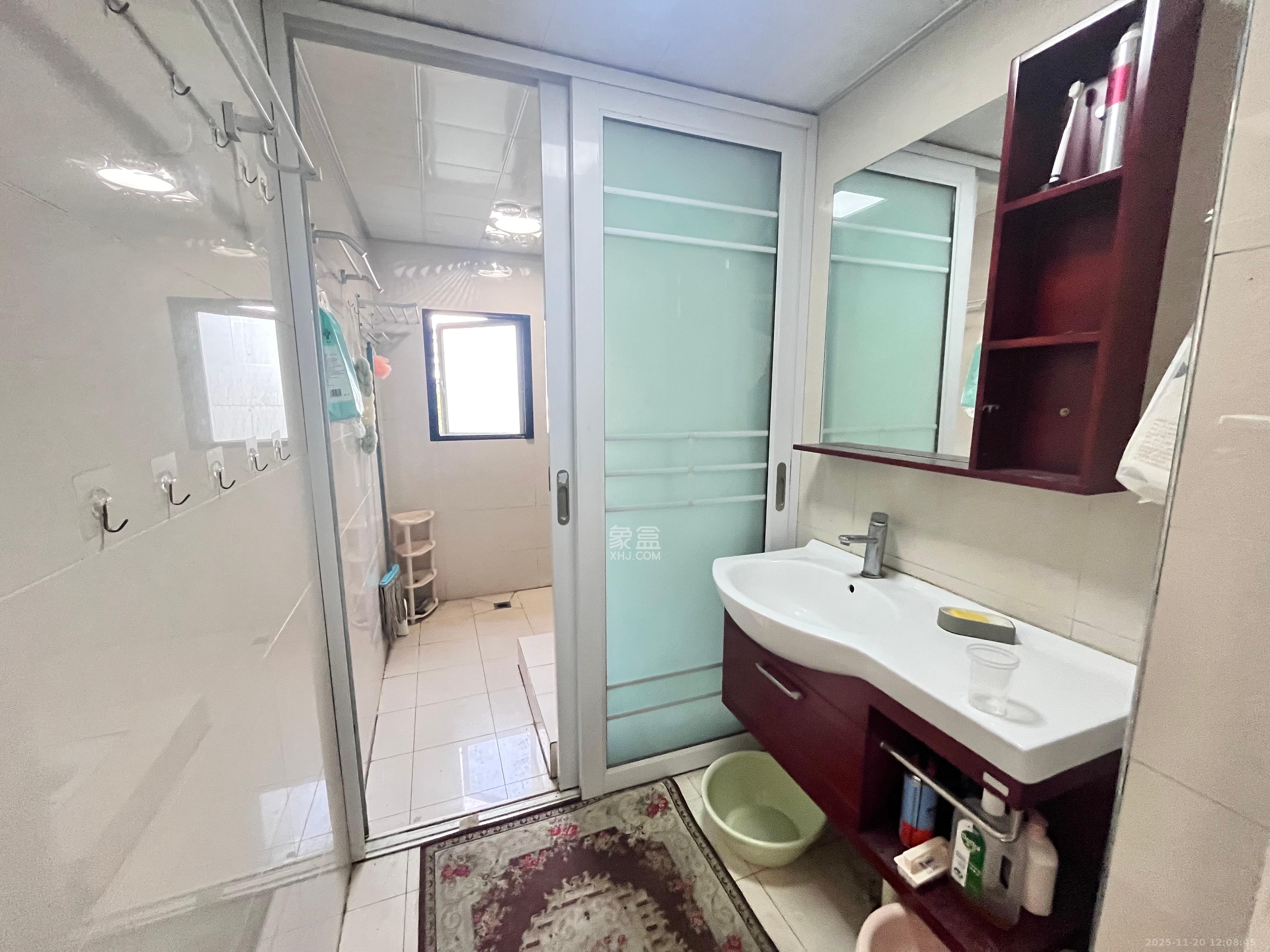 西街花园 3室2厅2卫 3600.0元/月 西街花园 3室2厅2卫 3600.0元/月室内图