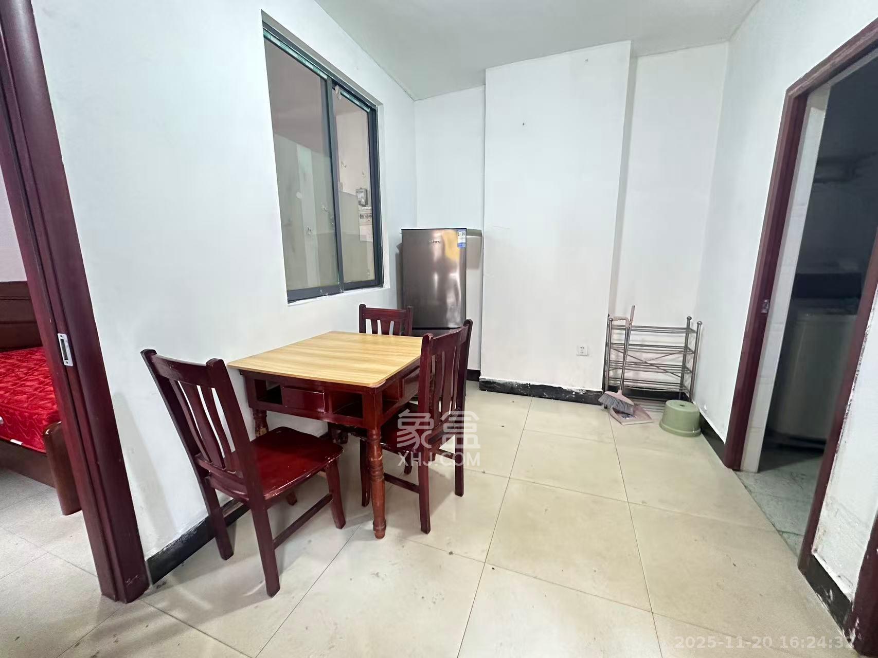 茶子山小区  1室1厅1卫    1200.0元/月室内图