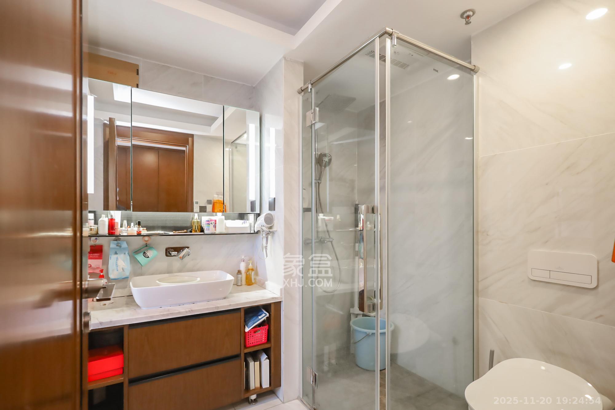 万科里金域国际 4室2厅2卫 396.0万 万科里金域国际 4室2厅2卫 396.0万卫生间