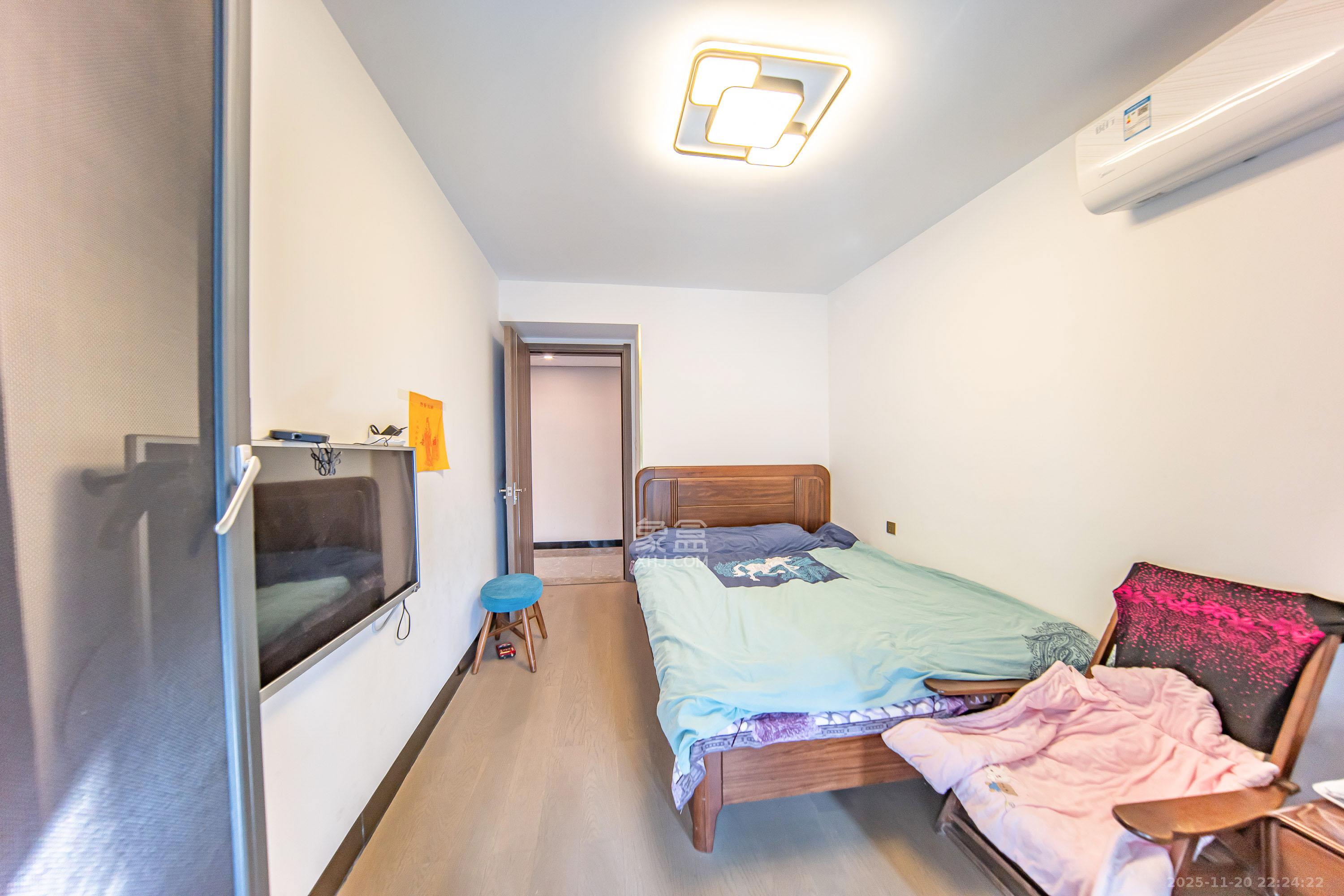 中海阅麓山一期 4室2厅2卫 198.0万 中海阅麓山一期 4室2厅2卫 198.0万卧室